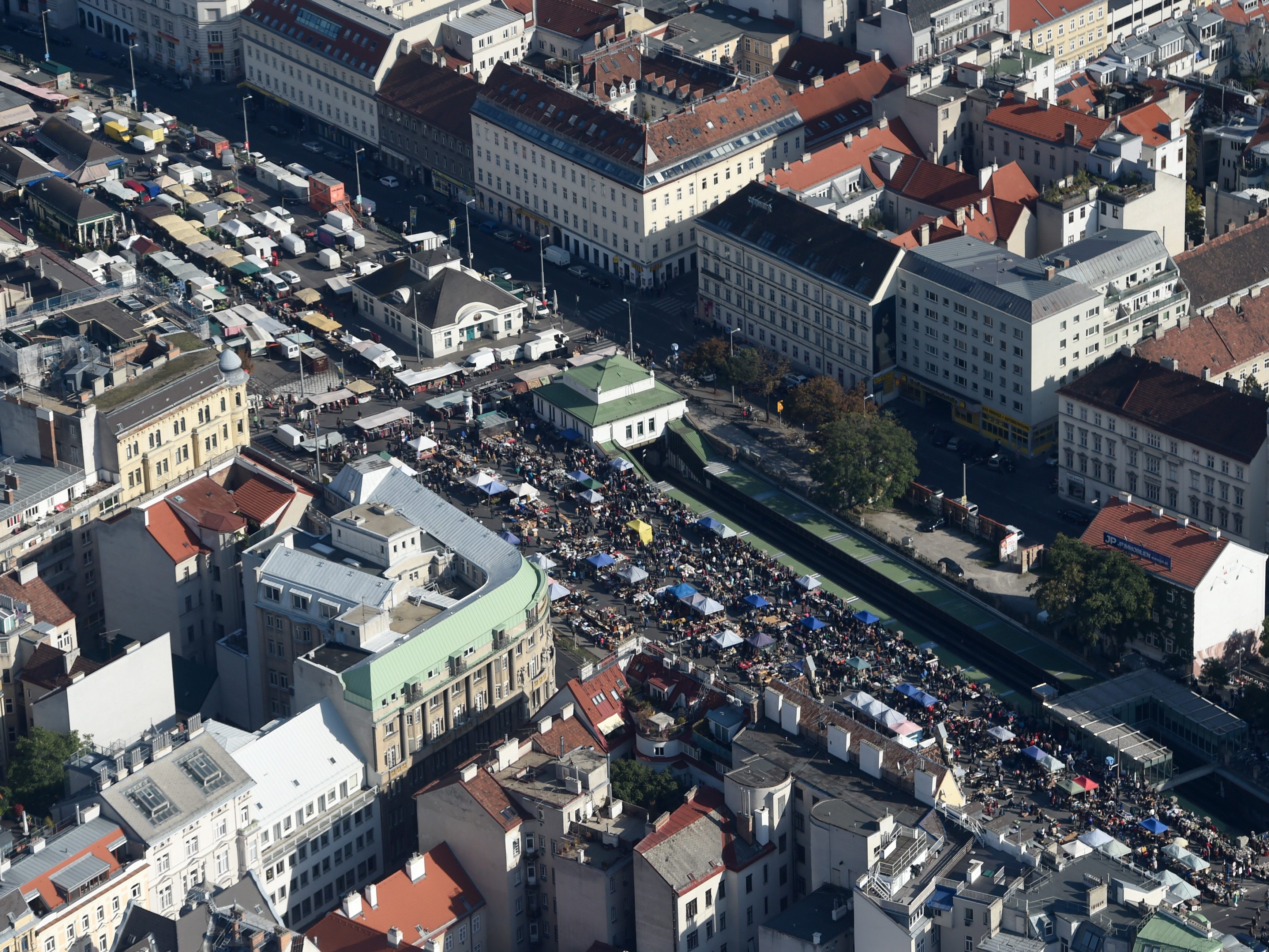 Am Wiener Naschmarkt findet Anfang April der erste Mottomarkt statt. Am Wiener Naschmarkt findet Anfang April der erste Mottomarkt statt.