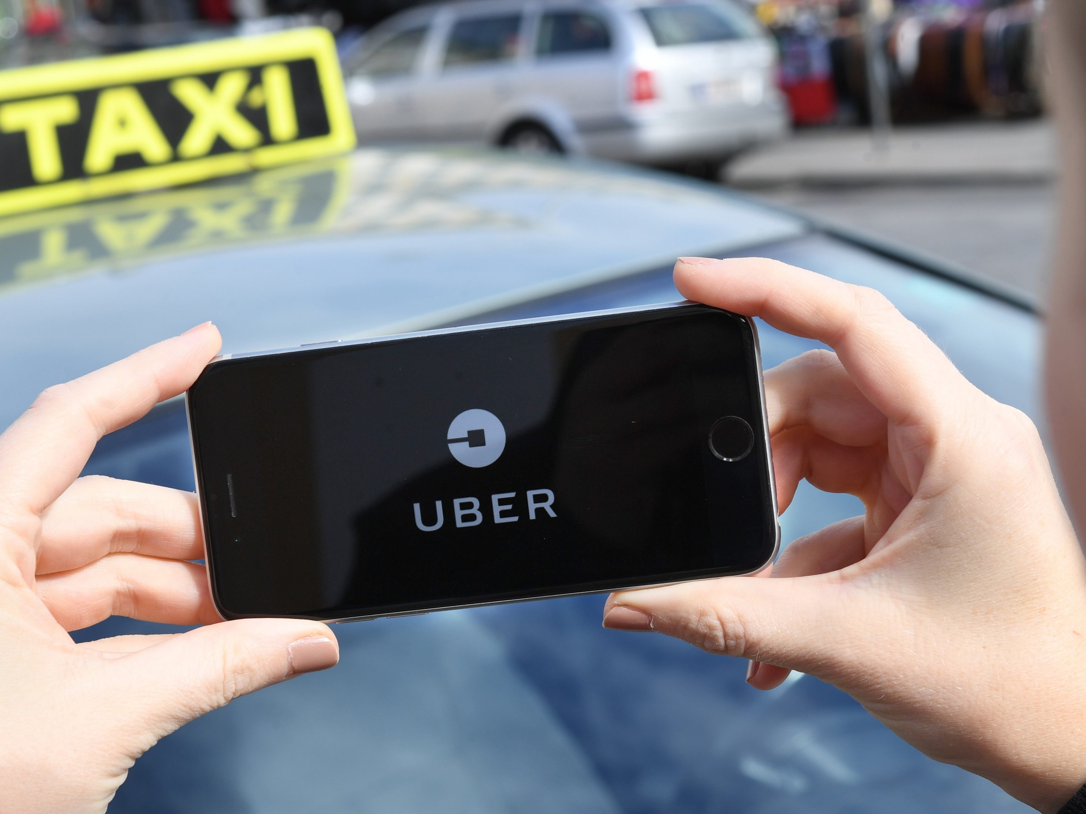 Der Fahrtendienst "Uber" stellt seinen Service in Wien vorübergehend ein.