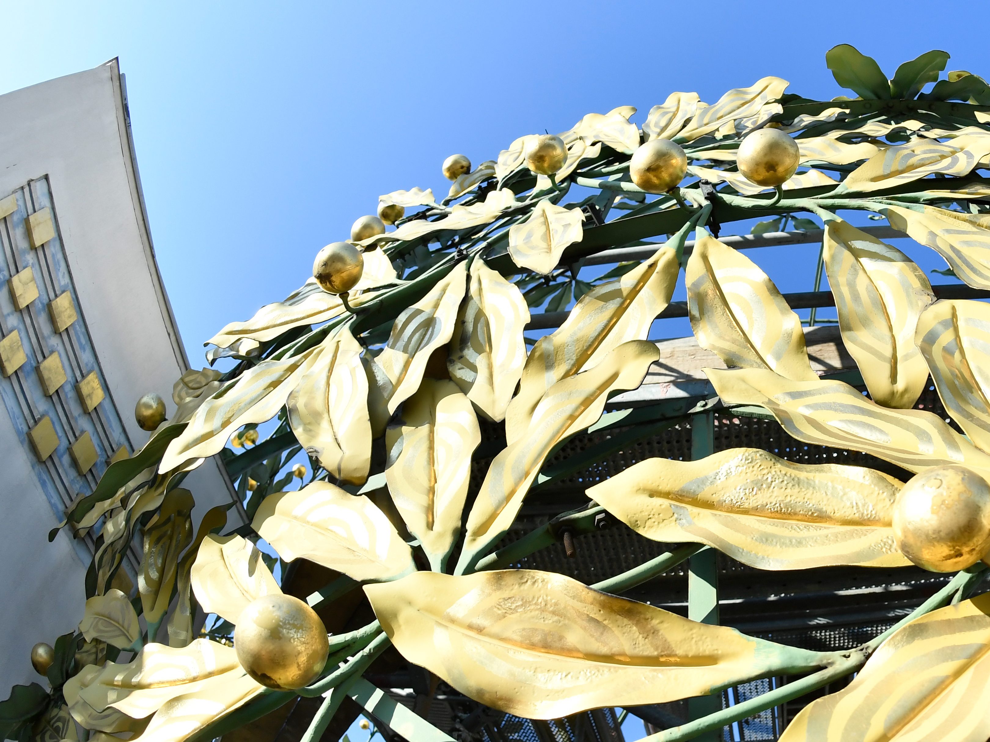 Vom Dach der Wiener Secession wurden goldene Blätter entwendet. Vom Dach der Wiener Secession wurden goldene Blätter entwendet.