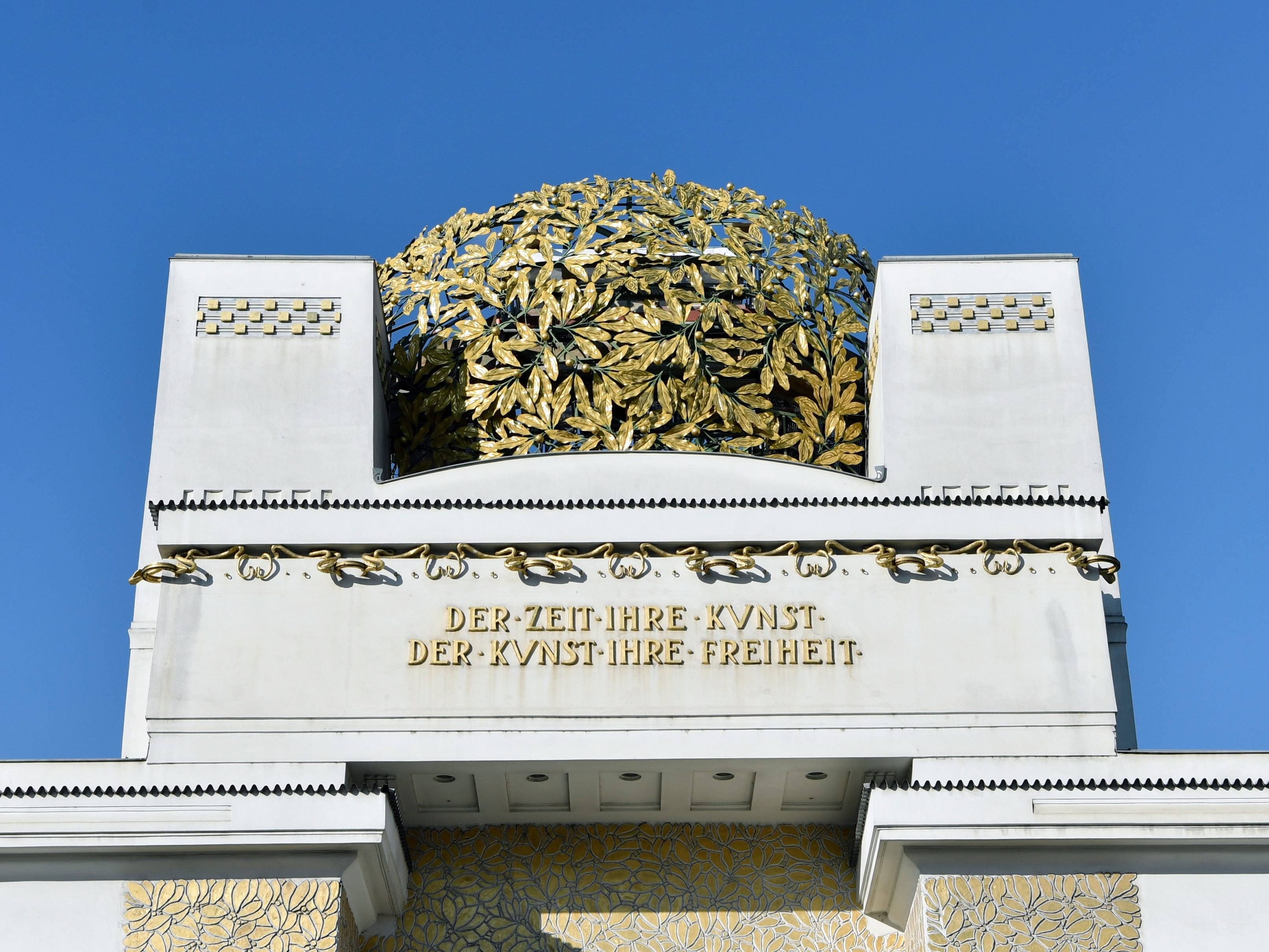 Die Wiener Secession wird wieder mit ihrer goldenen Kuppel geschmückt.