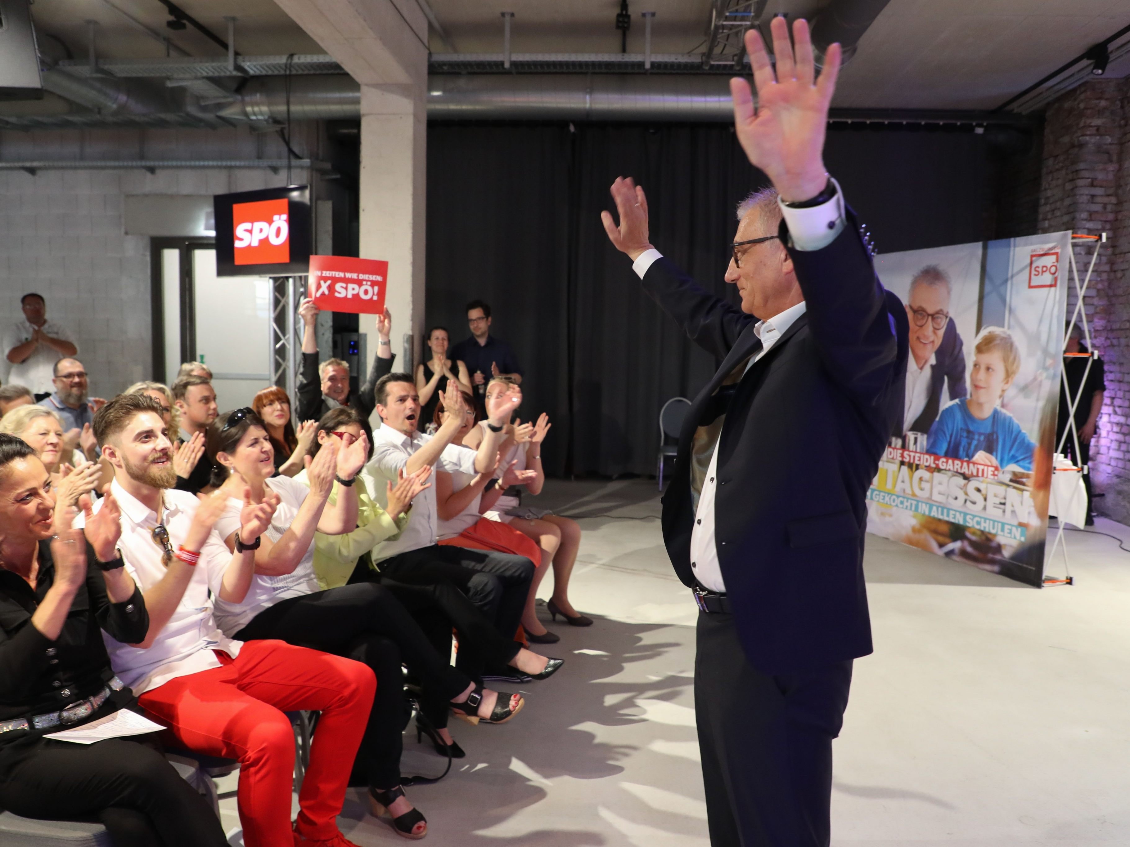 Die SPÖ Salzburg bei ihrem Wahlkampfabschluss. Die SPÖ Salzburg bei ihrem Wahlkampfabschluss.