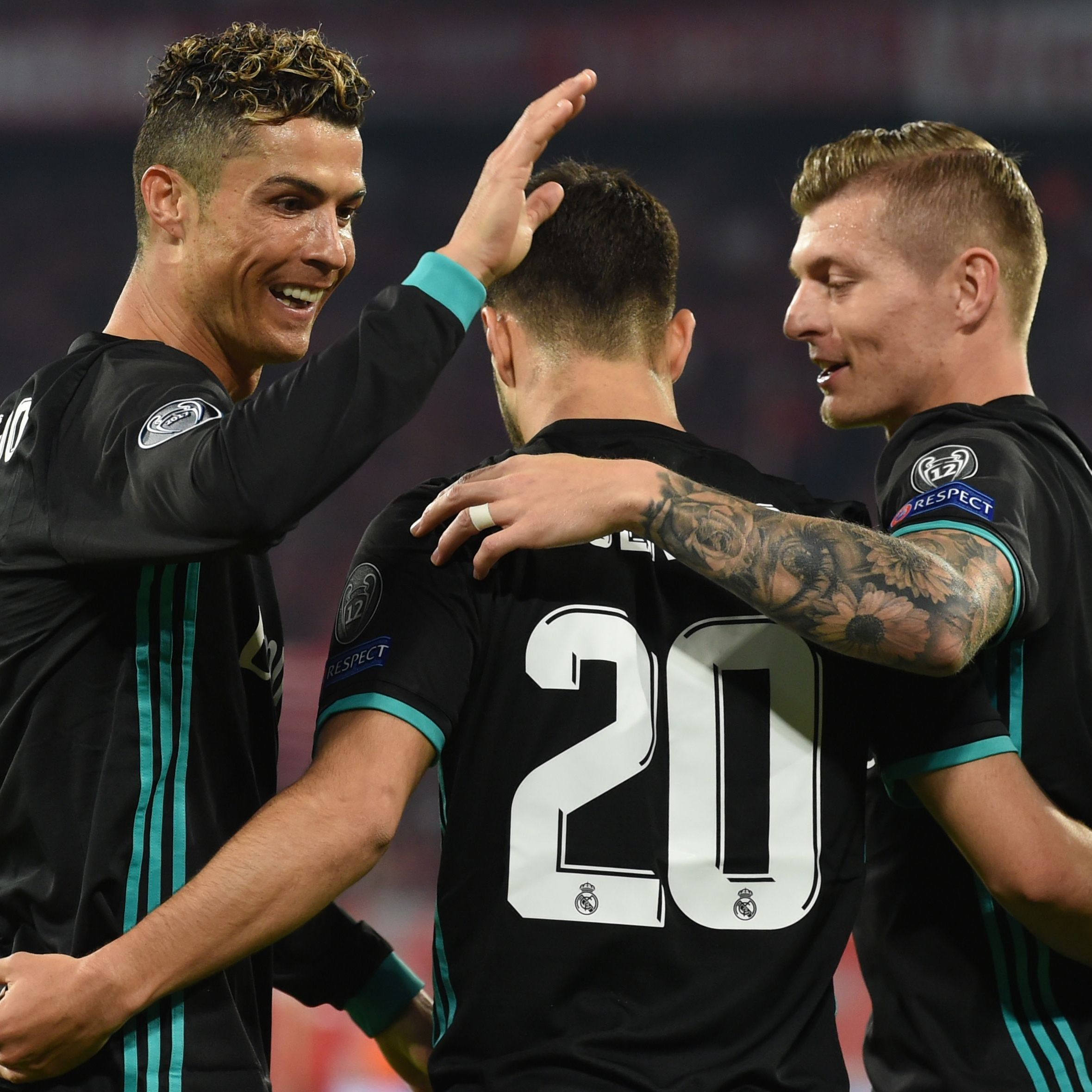 Ronaldo, Asensio und Kroos jubeln über den knappen Sieg in München.