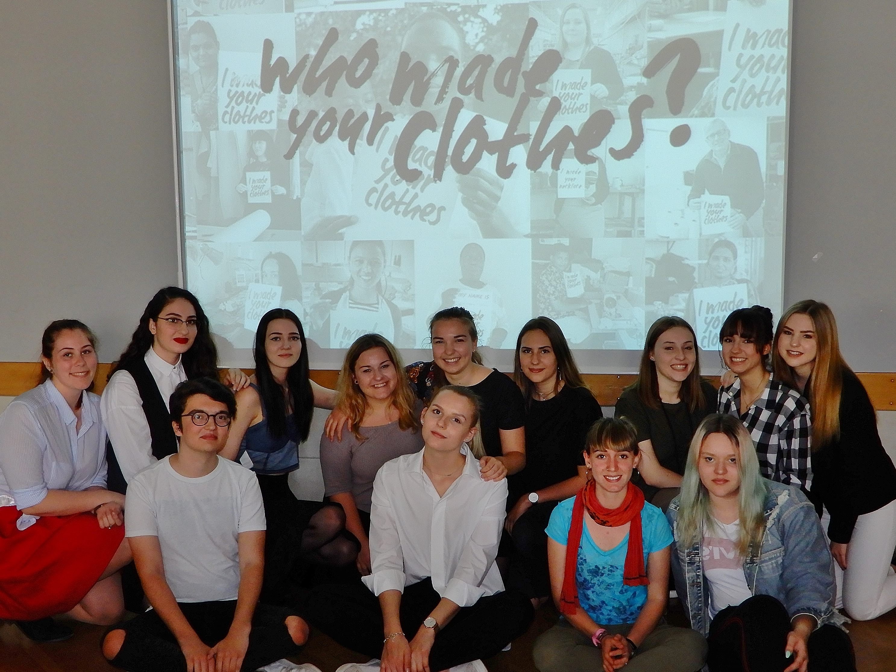 Die 4aWBT organisierte den gelungenen Fashion Revolution Day an der HTL Dornbirn.