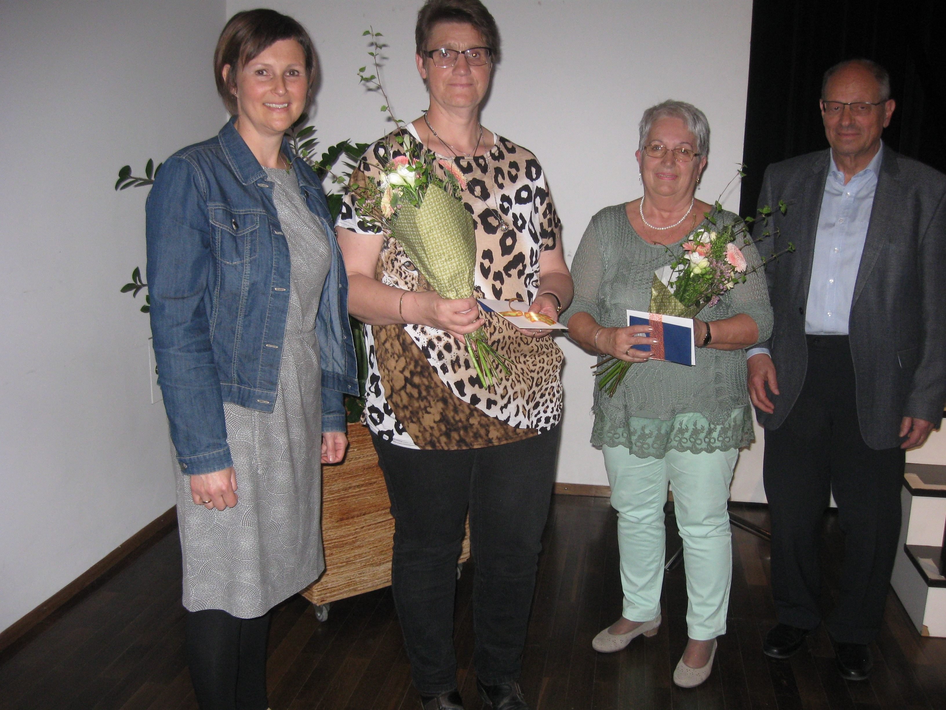 MOHI-Einsatzleiterin-Stv. Petra Summer, die geehrten Helferinnen Anette Zöhrer und  Hildegard Graf, Obmann Herwig Thurnher.