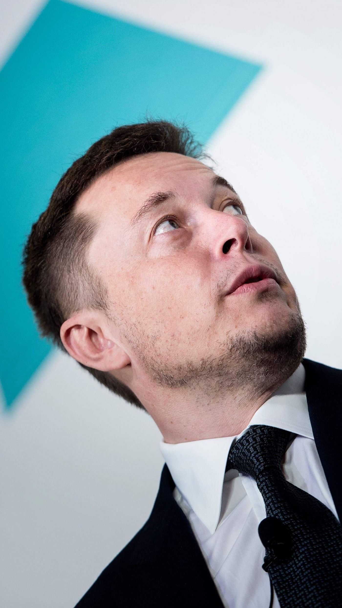 Musk auf Twitter: "Müssen leider mitteilen, dass Tesla komplett und absolut pleite ist".