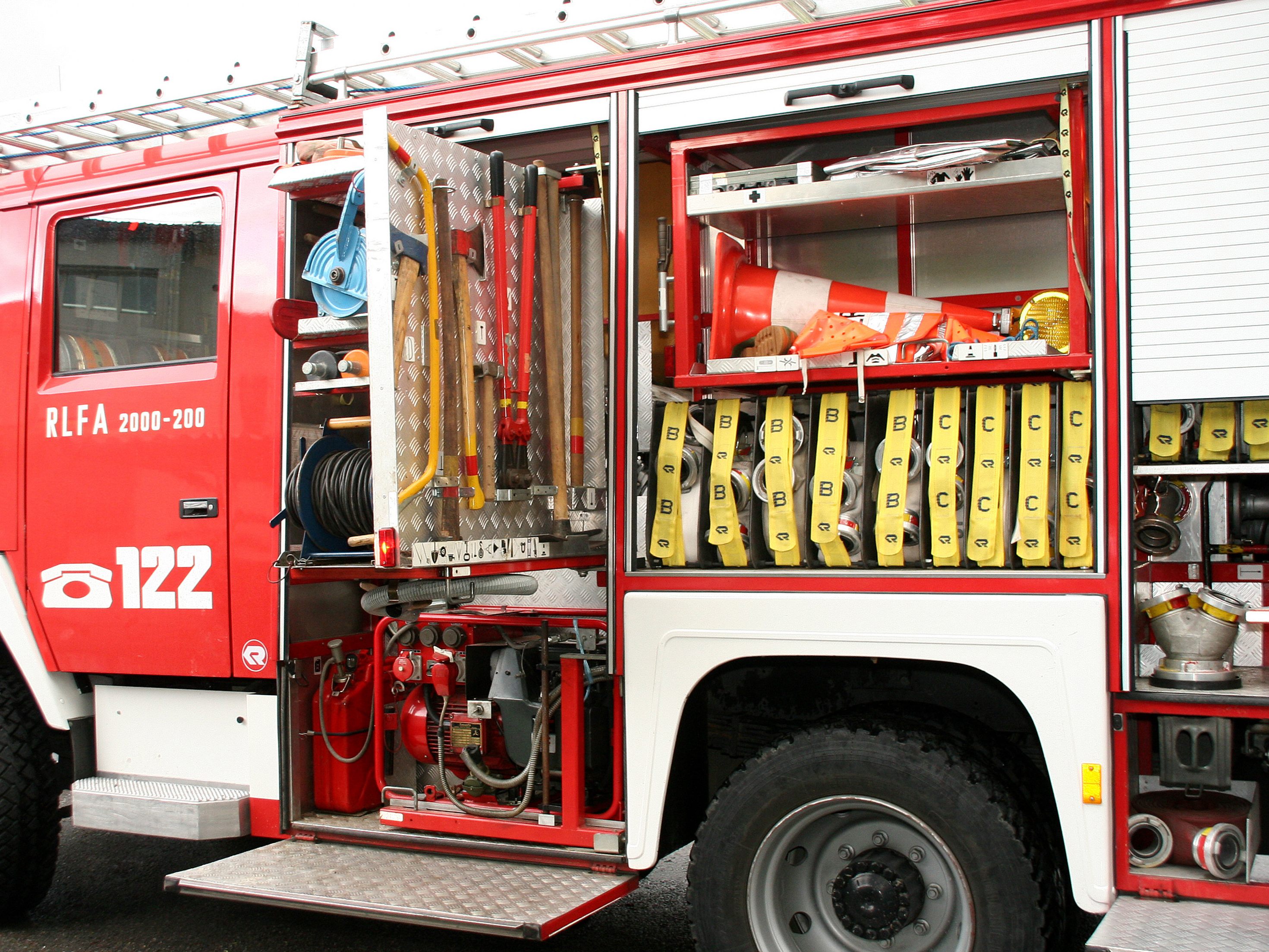 Vier Feuerwehren brachten den Brand rasch unter Kontrolle. Vier Feuerwehren brachten den Brand rasch unter Kontrolle.