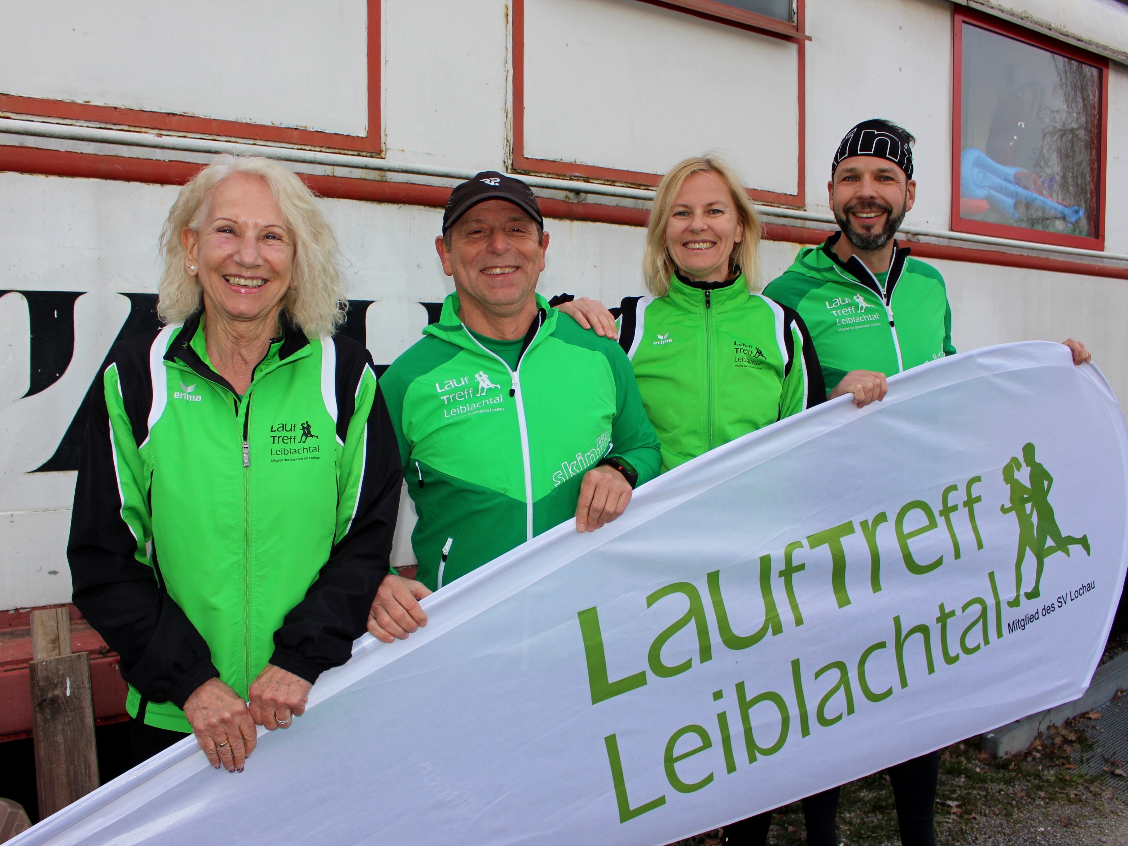 Die Lauftrainer Brigitte Haest, Peter Hehle, Daniela Fürpass und Stefan Karnekar freuen sich über jeden „Neueinsteiger“ beim Verein LaufTreff Leiblachtal. Die Lauftrainer Brigitte Haest, Peter Hehle, Daniela Fürpass und Stefan Karnekar freuen sich über jeden „Neueinsteiger“ beim Verein LaufTreff Leiblachtal.