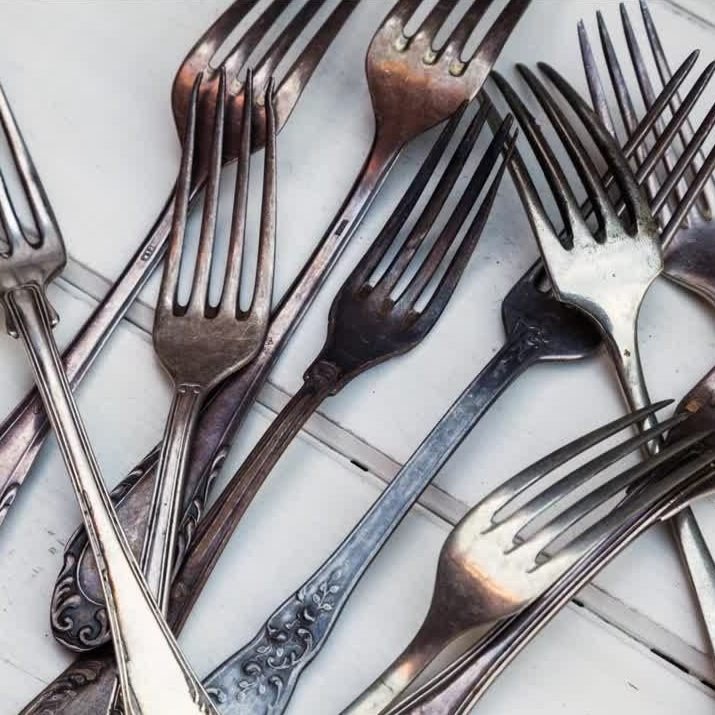 Silberbesteck sollte glänzen - Der Haushalts-Tipp hilft.