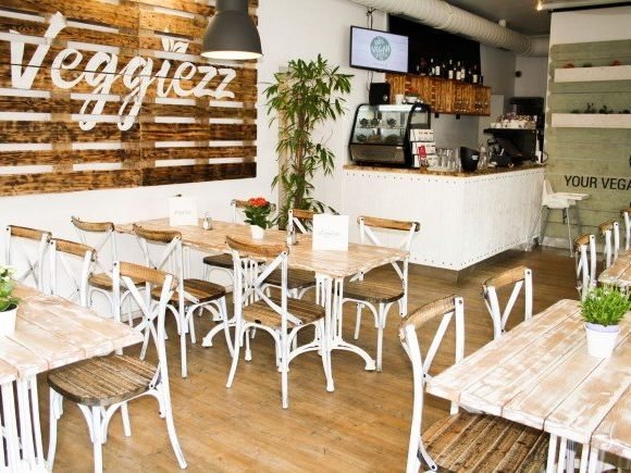 Ein neues Veggiezz-Restaurant eröffnet in Wien-Favoriten. Ein neues Veggiezz-Restaurant eröffnet in Wien-Favoriten.