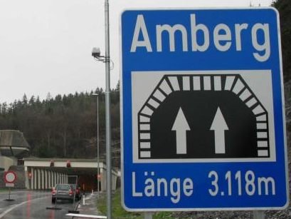 Der Ambergtunnel war heute nach einem Stromausfall kurzzeitig voll gesperrt. Der Ambergtunnel war heute nach einem Stromausfall kurzzeitig voll gesperrt.