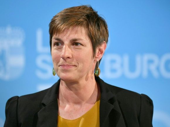 Astrid Rössler tritt als Parteichefin der Salzburger Grünen nach dem Wahl-Debakel zurück. Astrid Rössler tritt als Parteichefin der Salzburger Grünen nach dem Wahl-Debakel zurück.