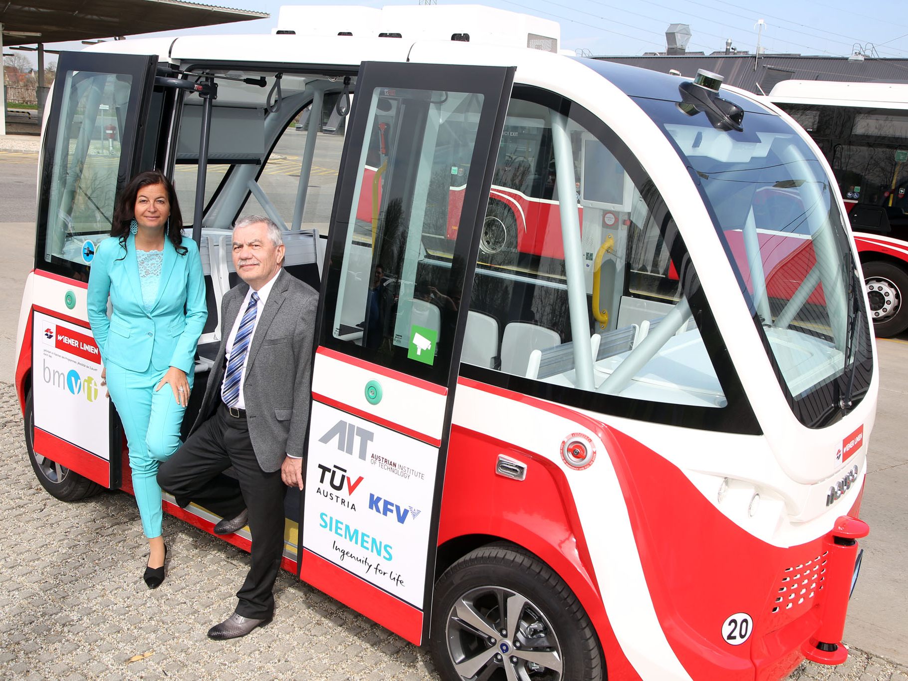 Die Wiener Linien haben ihren ersten selbstfahrenden Elektrobus vorgestellt.