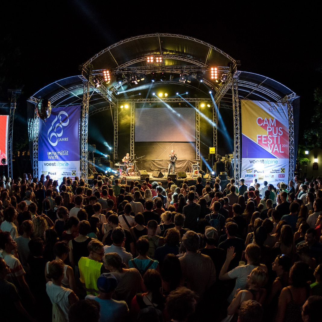 Den besten Einsendungen wird die Chance gegeben, beim Sommerfest der Uni Wien aufzutreten.