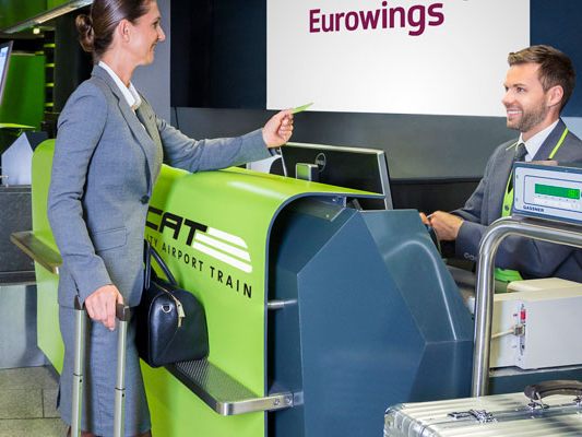 CAT-Ticket-Besitzer können nun auch schon in Wien Mitte ihr Gepäck abgeben und einchecken. CAT-Ticket-Besitzer können nun auch schon in Wien Mitte ihr Gepäck abgeben und einchecken.