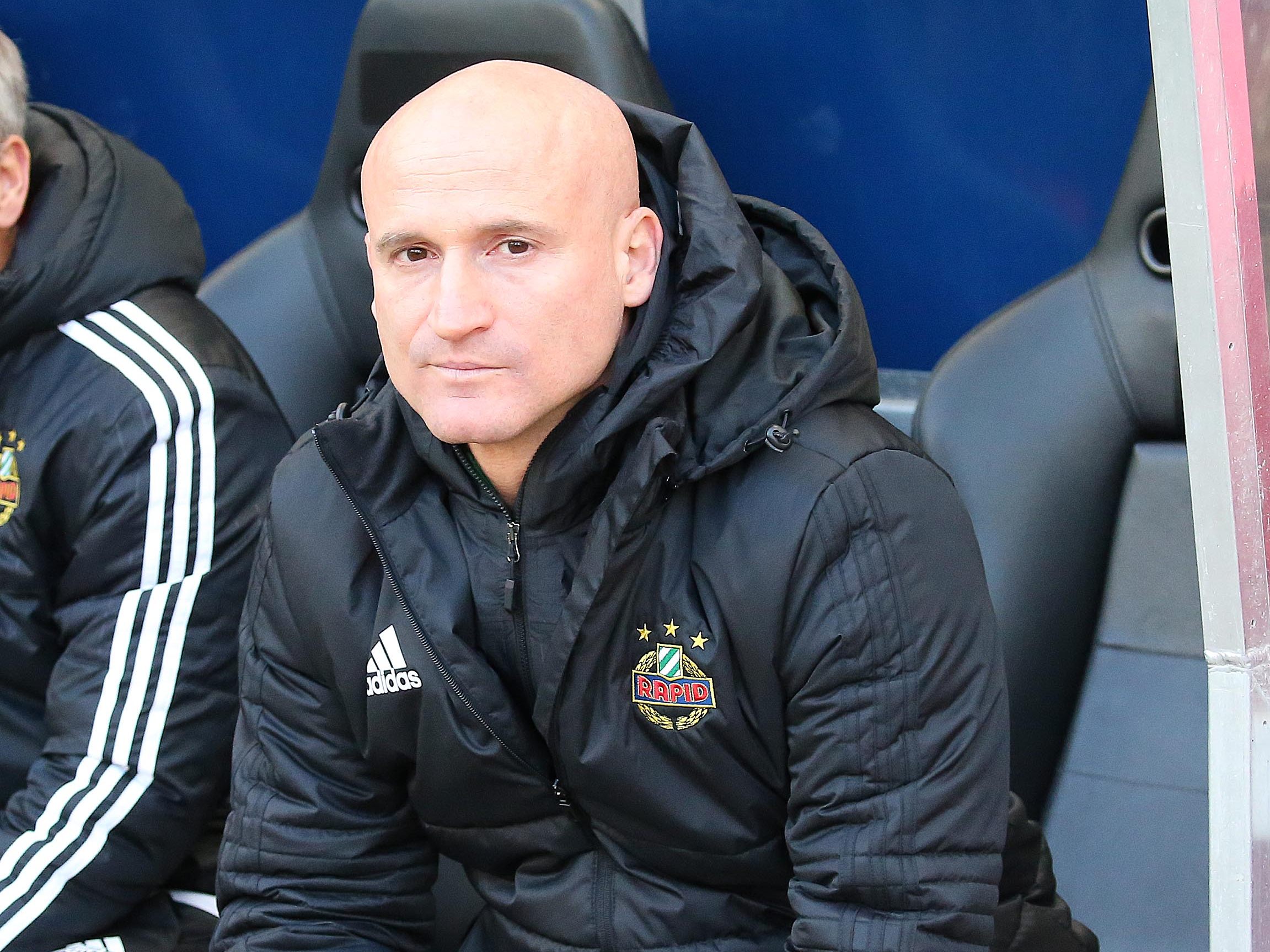 Cheftrainer Goran Djuricin bleibt Rapid Wien bestehen. Cheftrainer Goran Djuricin bleibt Rapid Wien bestehen.