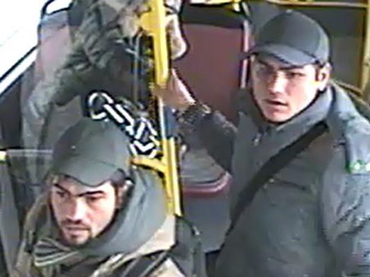 Wer kennt diese Männer?