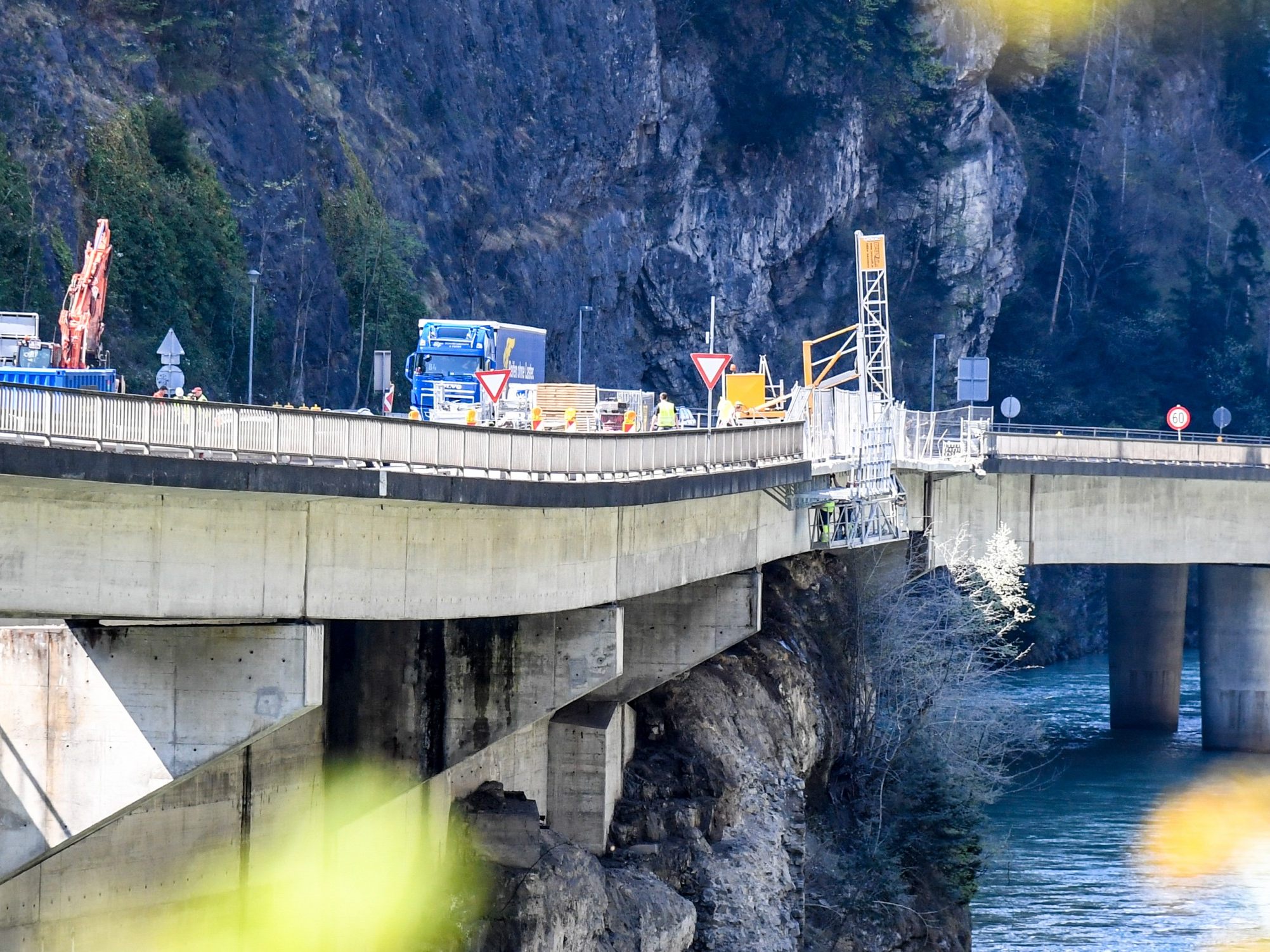 Umfangreiche Sanierungsarbeiten werden derzeit an der Rampen- und Halbbrücke in der Felsenau umgesetzt.