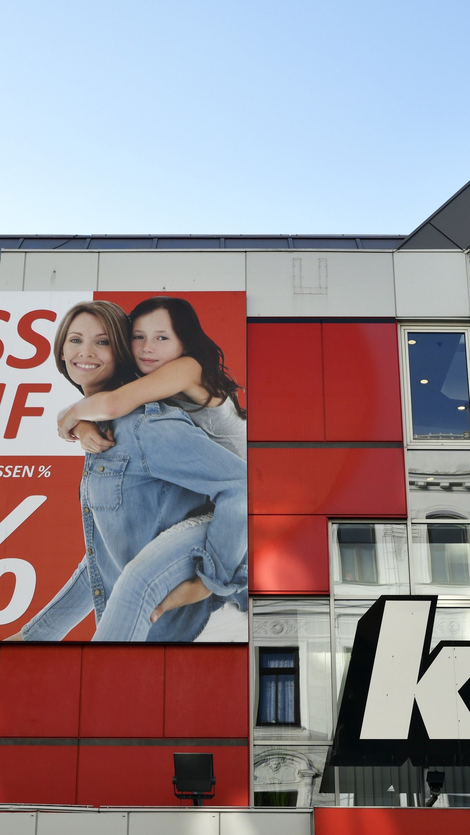 Die Steinhoff-Gruppe steckt in größeren Schwierigkeiten.