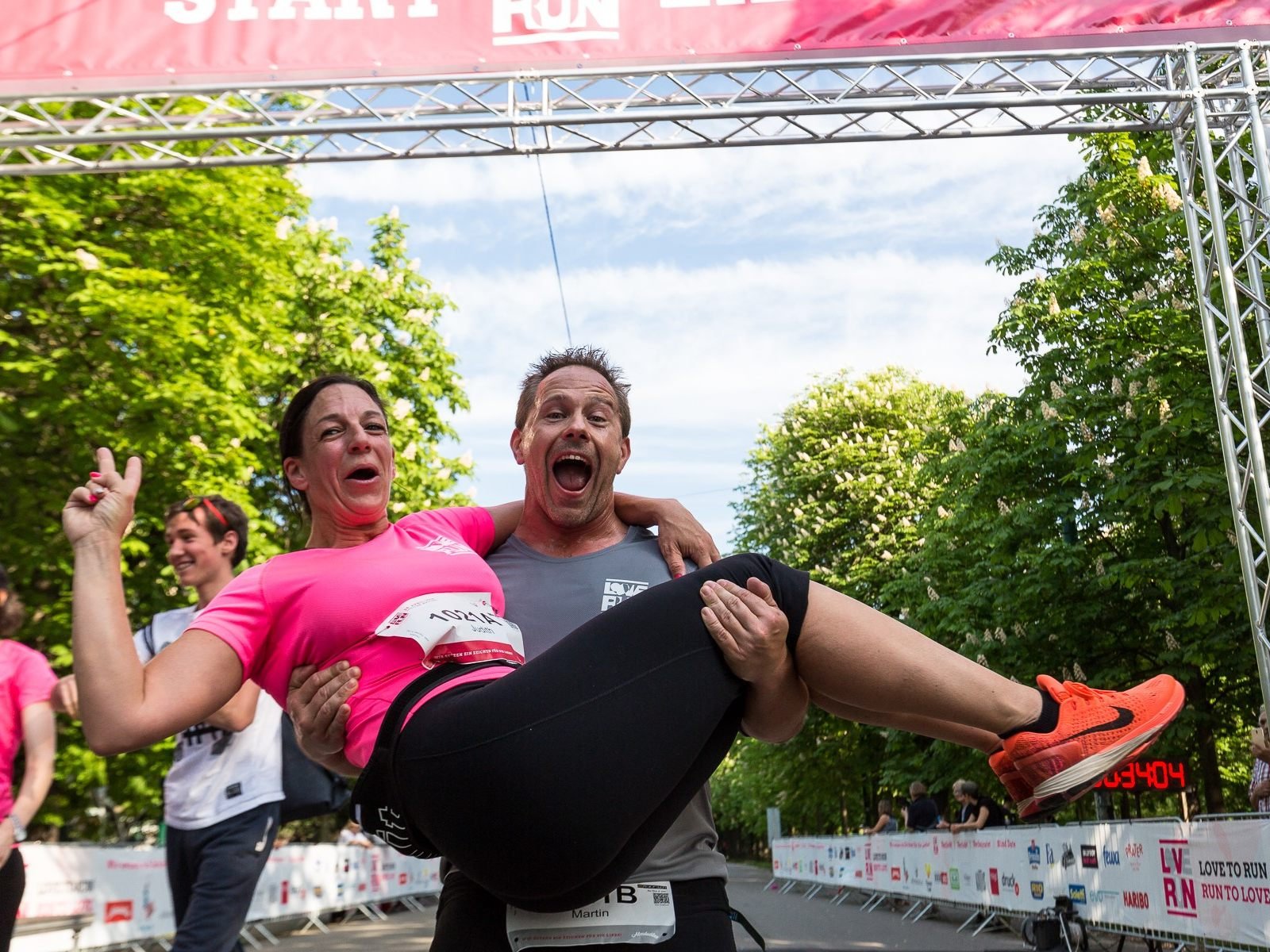 Beim ersten Loverun in Wien waren fast 400 Läufer im Prater. Beim ersten Loverun in Wien waren fast 400 Läufer im Prater.