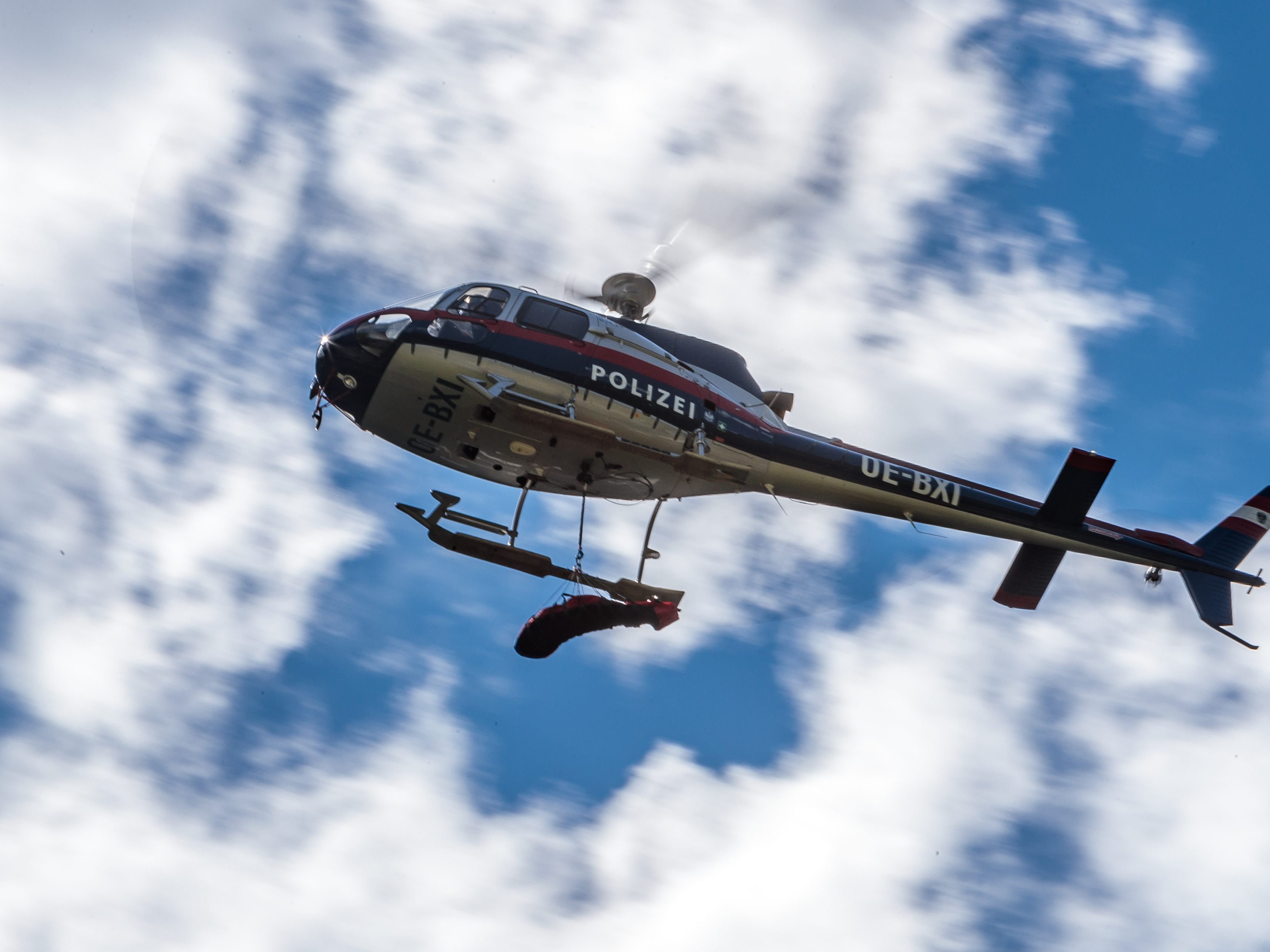 Ein Polizeihubschrauber kollidierte in Wien-Meidling fast mit einer Drohne.