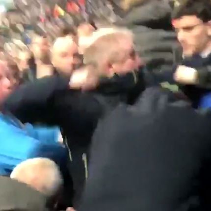 Der Liverpool-Fan hatte sich unter die Heim-Fans gemischt.