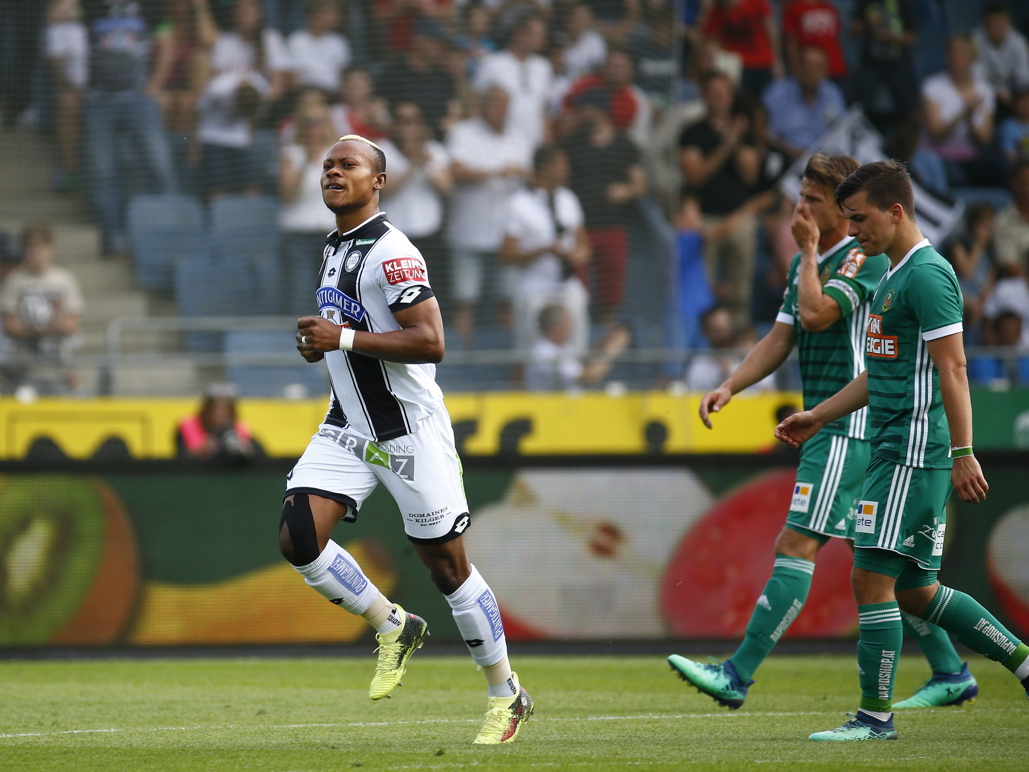 Sturm Graz besiegt Rapid Wien klar mit 4:2. Sturm Graz besiegt Rapid Wien klar mit 4:2.