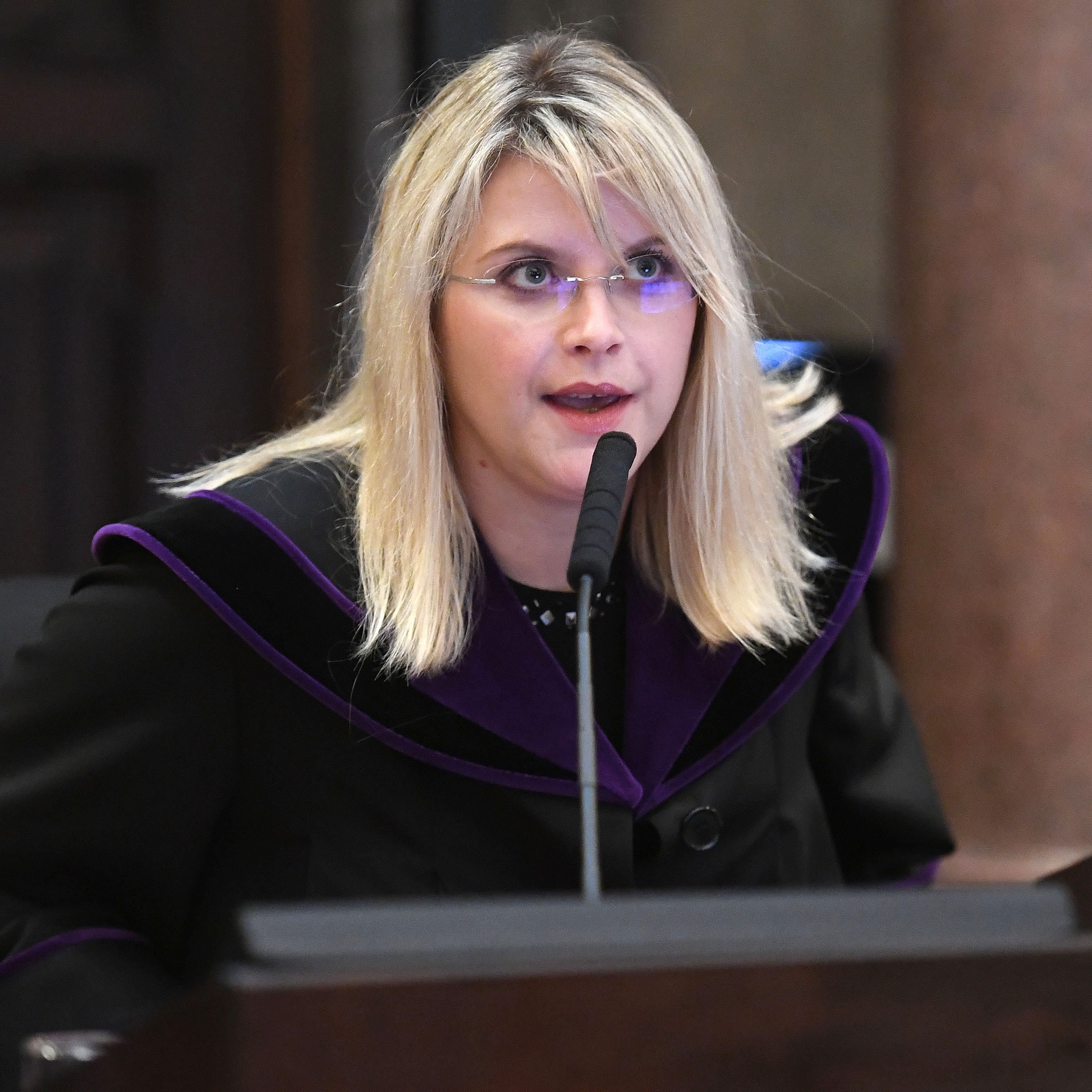 Richterin Barbara Hohenecker muss mit einem Schöffen weniger auskommen.