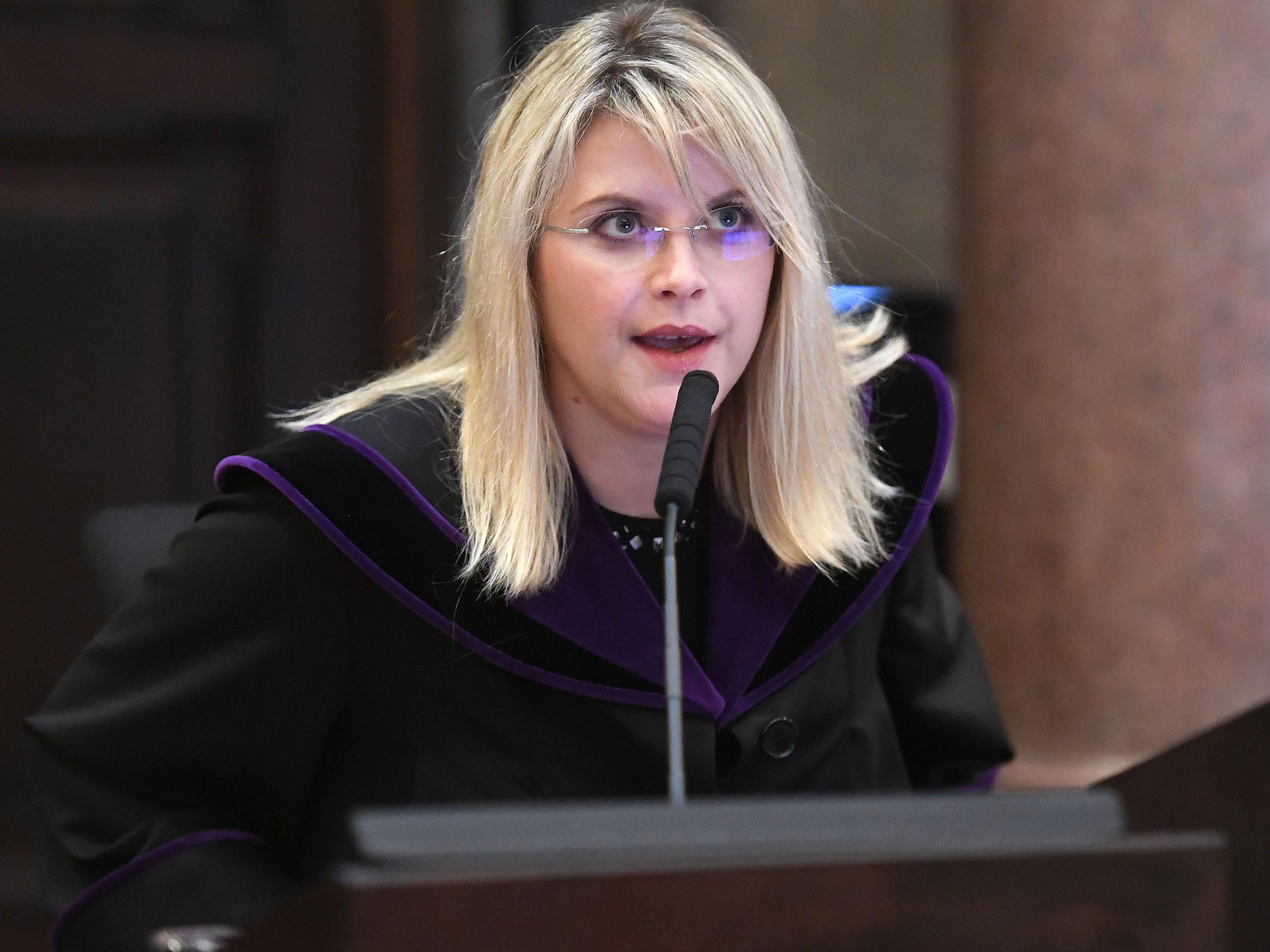 Richterin Barbara Hohenecker muss mit einem Schöffen weniger auskommen. Richterin Barbara Hohenecker muss mit einem Schöffen weniger auskommen.