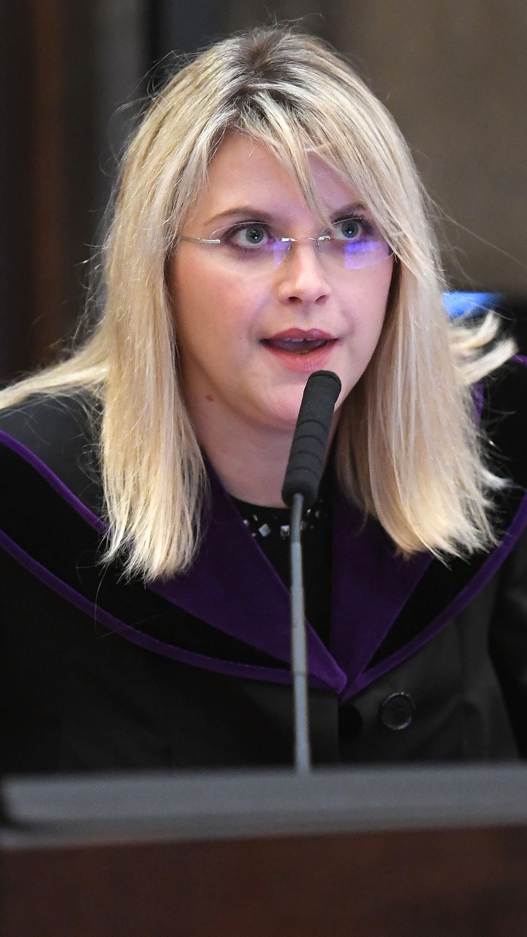 Richterin Barbara Hohenecker muss mit einem Schöffen weniger auskommen.