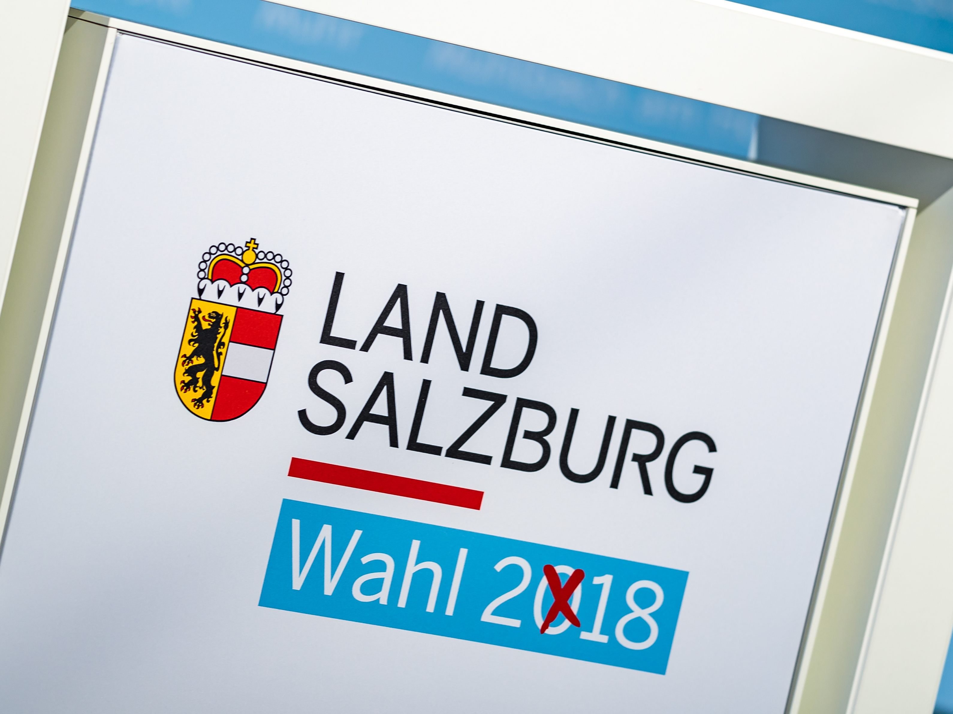 Nach der geschlagenen Landtagswahl in Salzburg ziehen sich die Parteien zu Beratungen zurück. Nach der geschlagenen Landtagswahl in Salzburg ziehen sich die Parteien zu Beratungen zurück.
