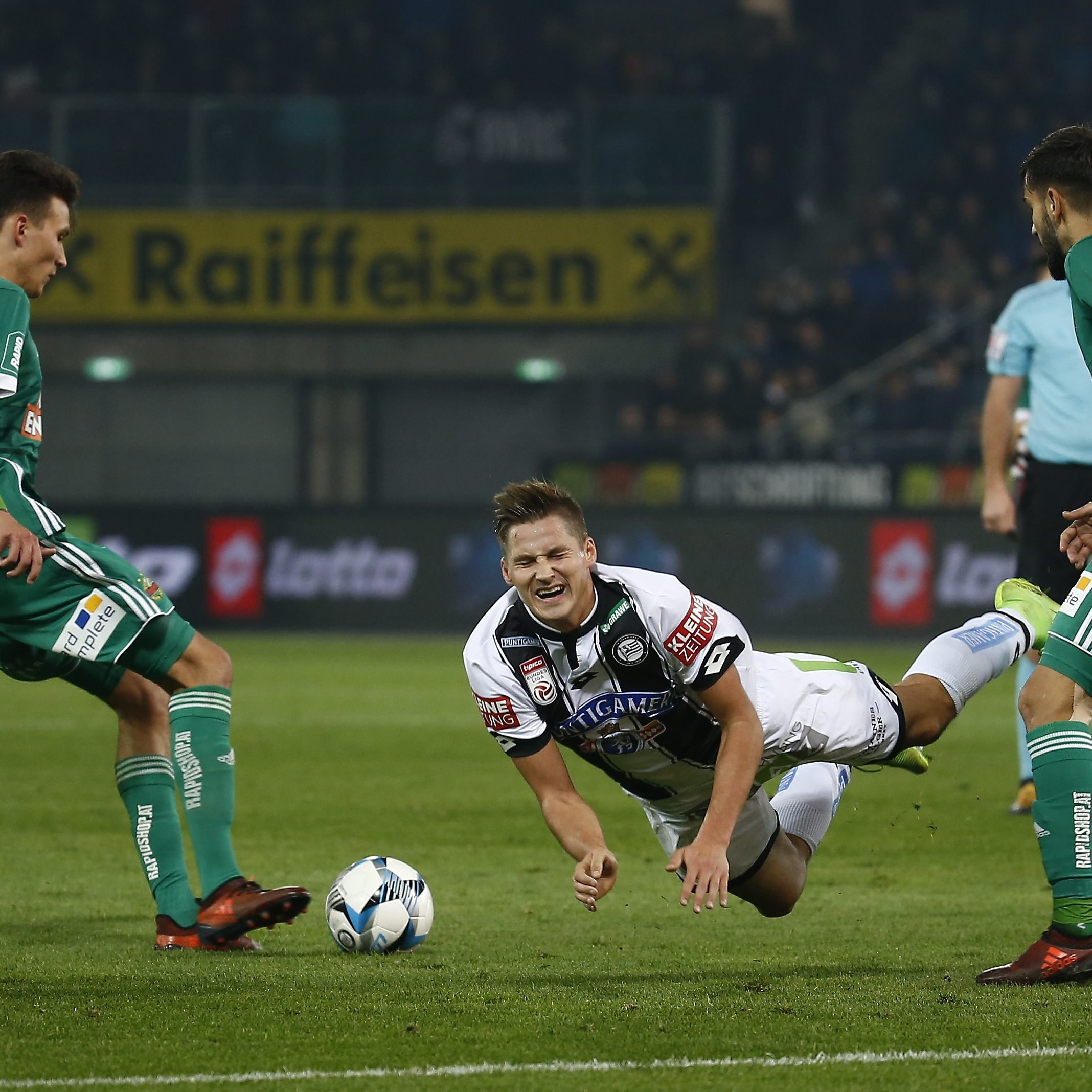 Sturm Graz und Rapid Wien treffen im Merkur Stadion aufeinander.