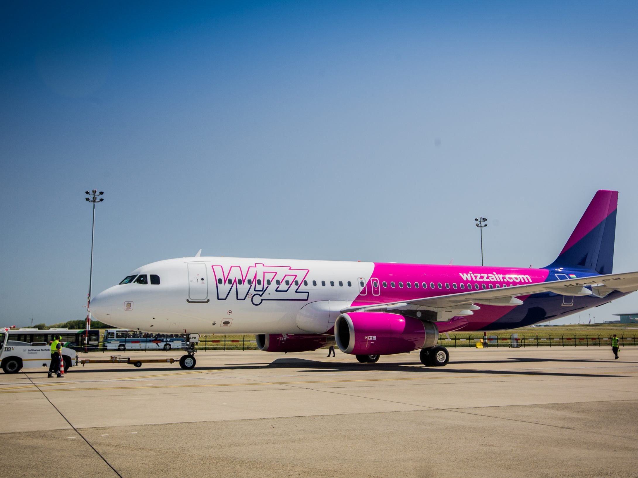 Die Fluglinie Wizz Air hat ihren Betrieb am Flughafen Wien-Schwechat aufgenommen.