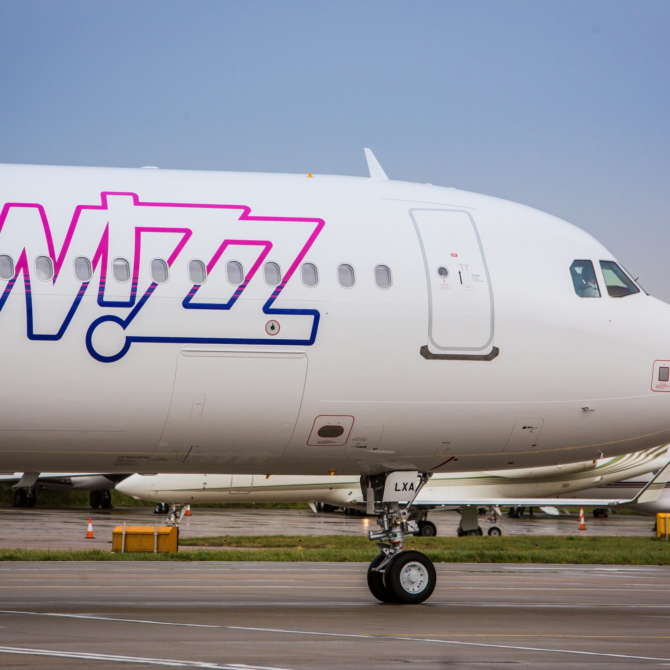 Die Billigfluglinie Wizz Air startet ambitioniert am Flughafen Wien.