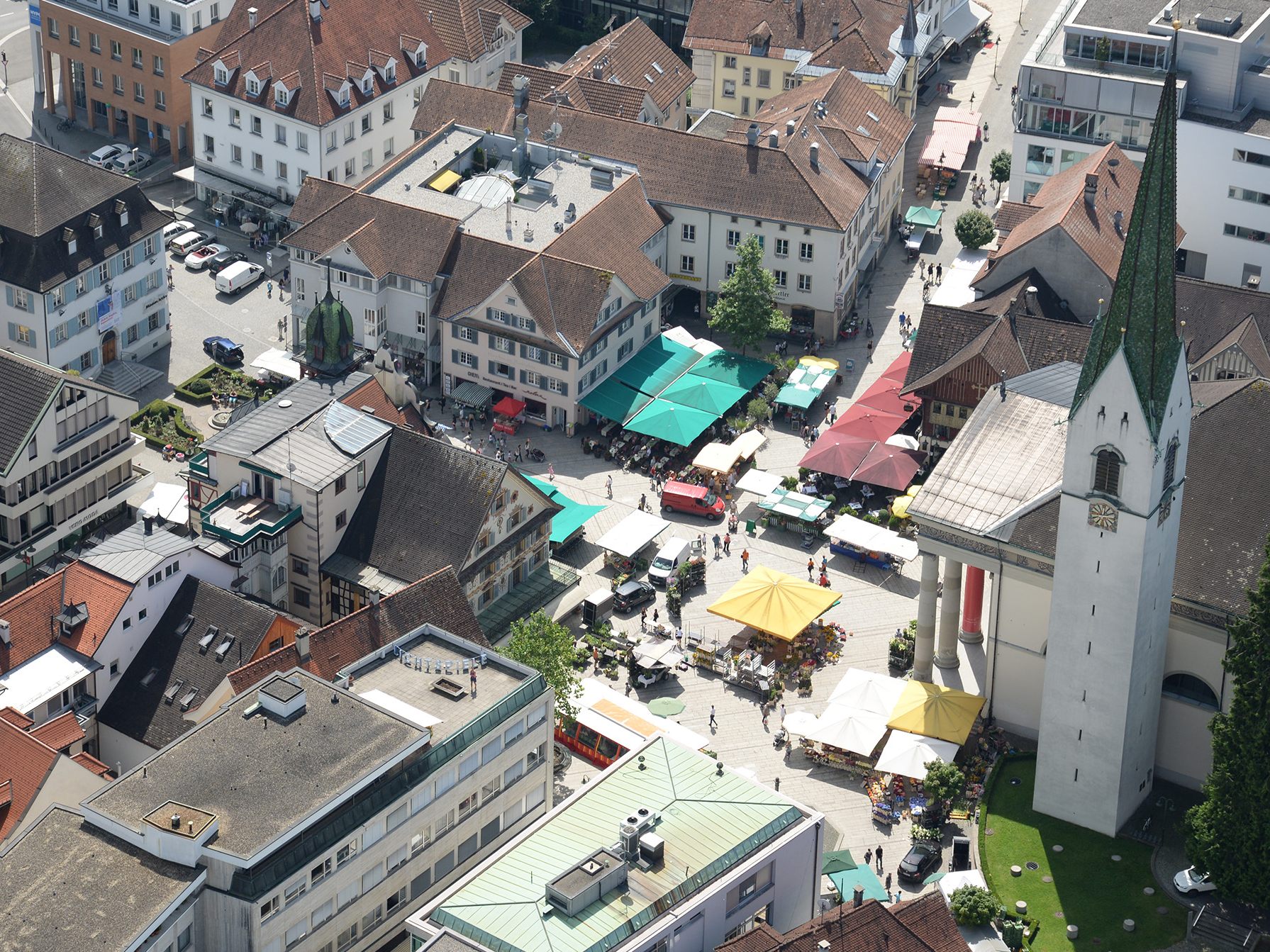 Auch mit Markthalle soll der Wochenmarkt bestehen bleiben.