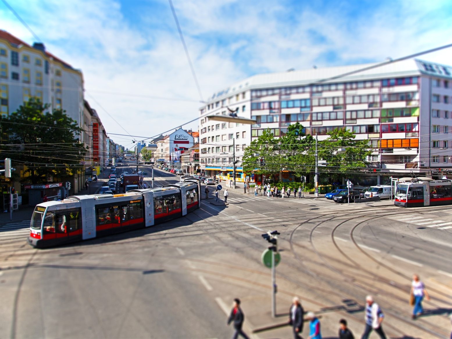 In einer Straßenbahn kam es zur Belästigung.