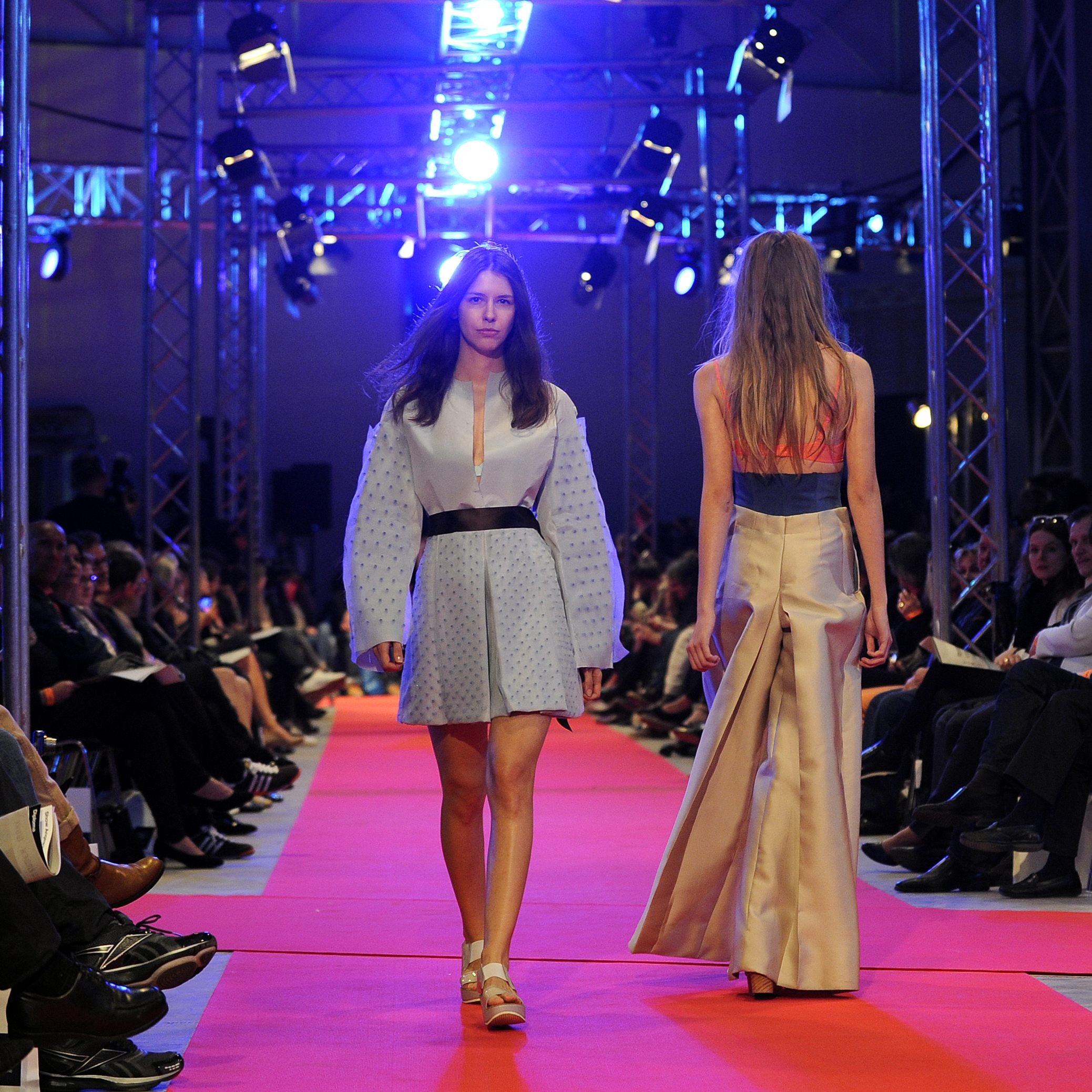 Die Modeklasse-Studenten zeigen bei der "Show Angewandte 18" wieder was sie gelernt haben.