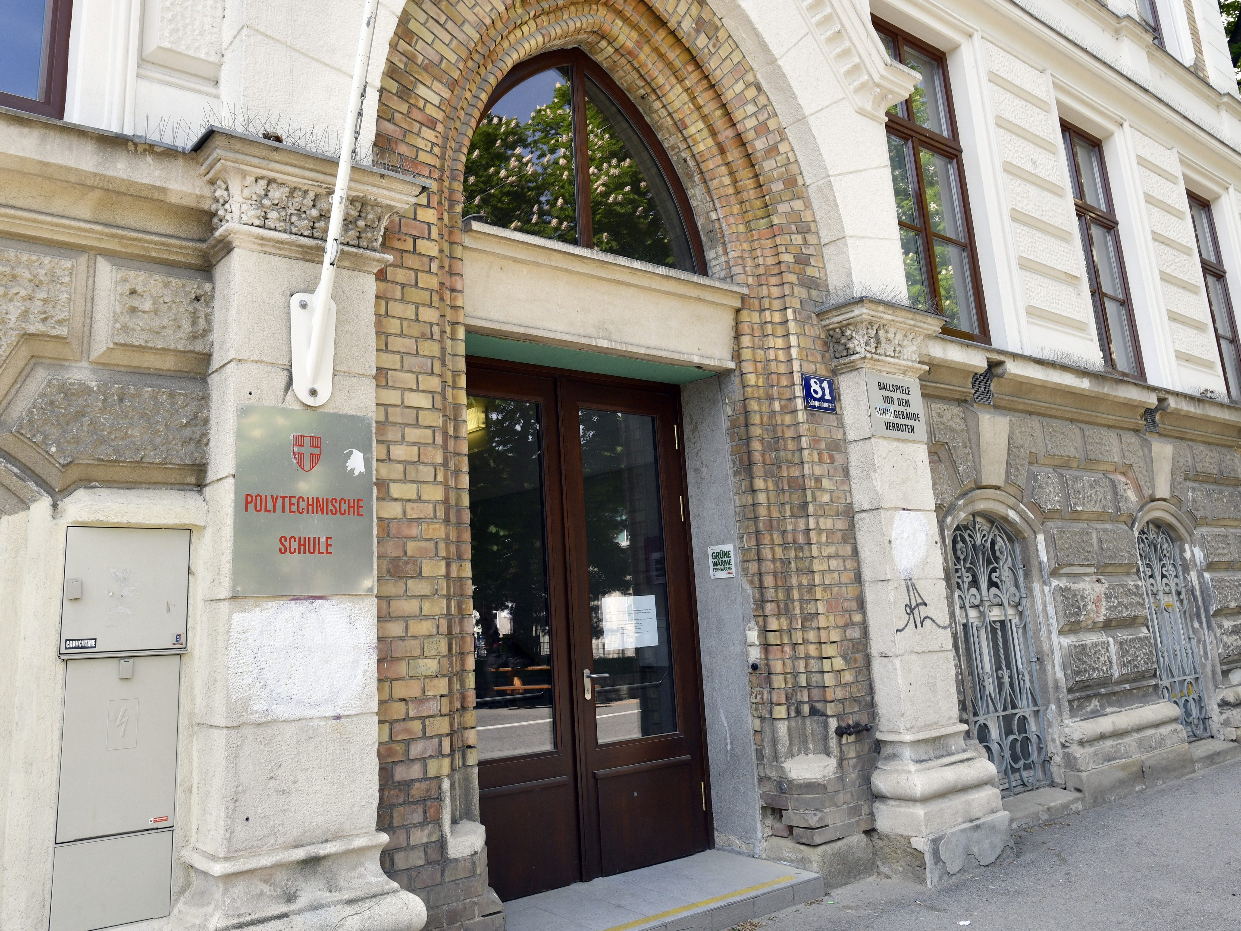 Vor der Schule in Wien-Währing stach der 16-Jährige zu.