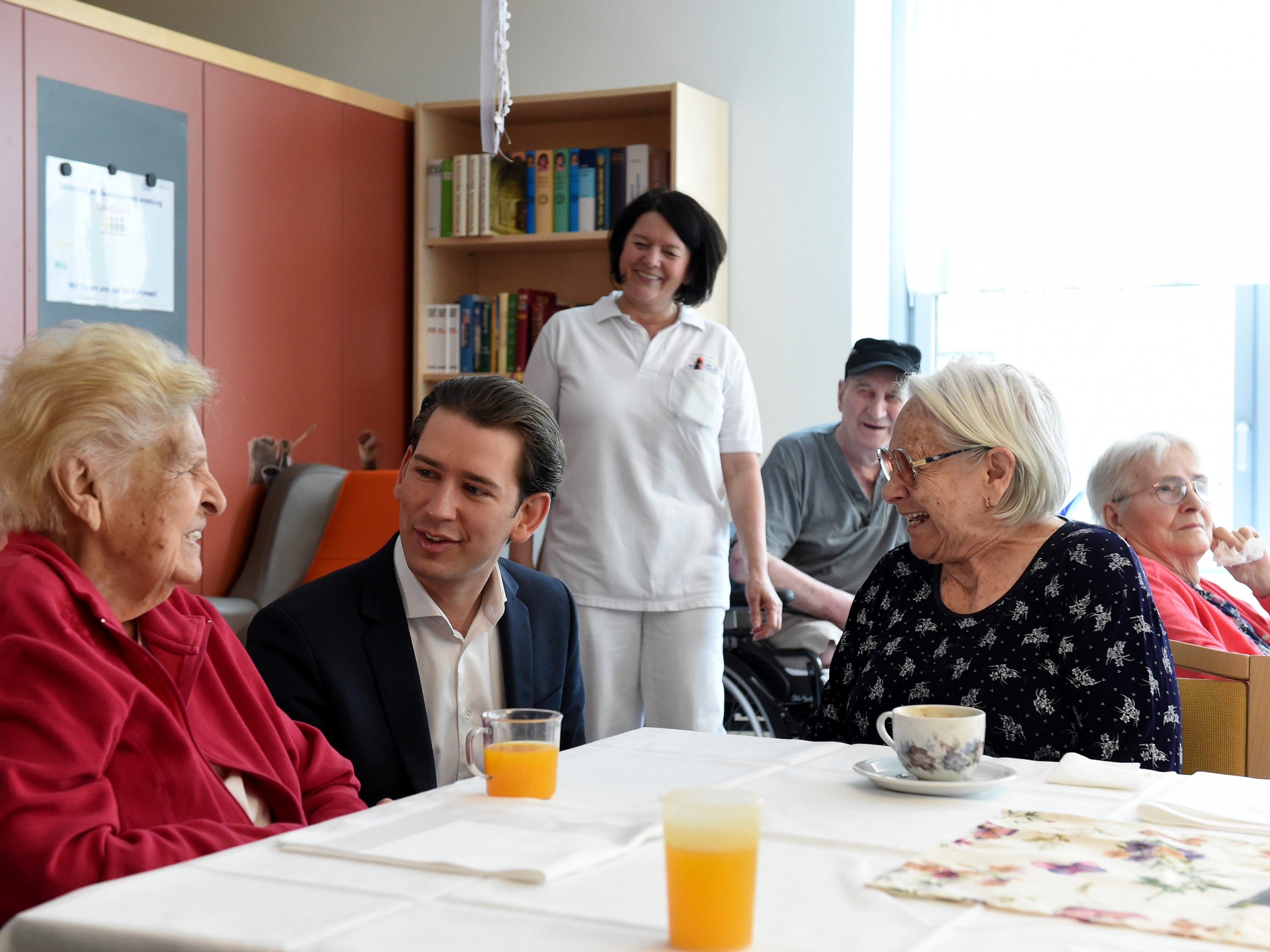 Bundeskanzler Kurz (ÖVP) besuchte ein Pflegeheim in Wien-Ottakring.