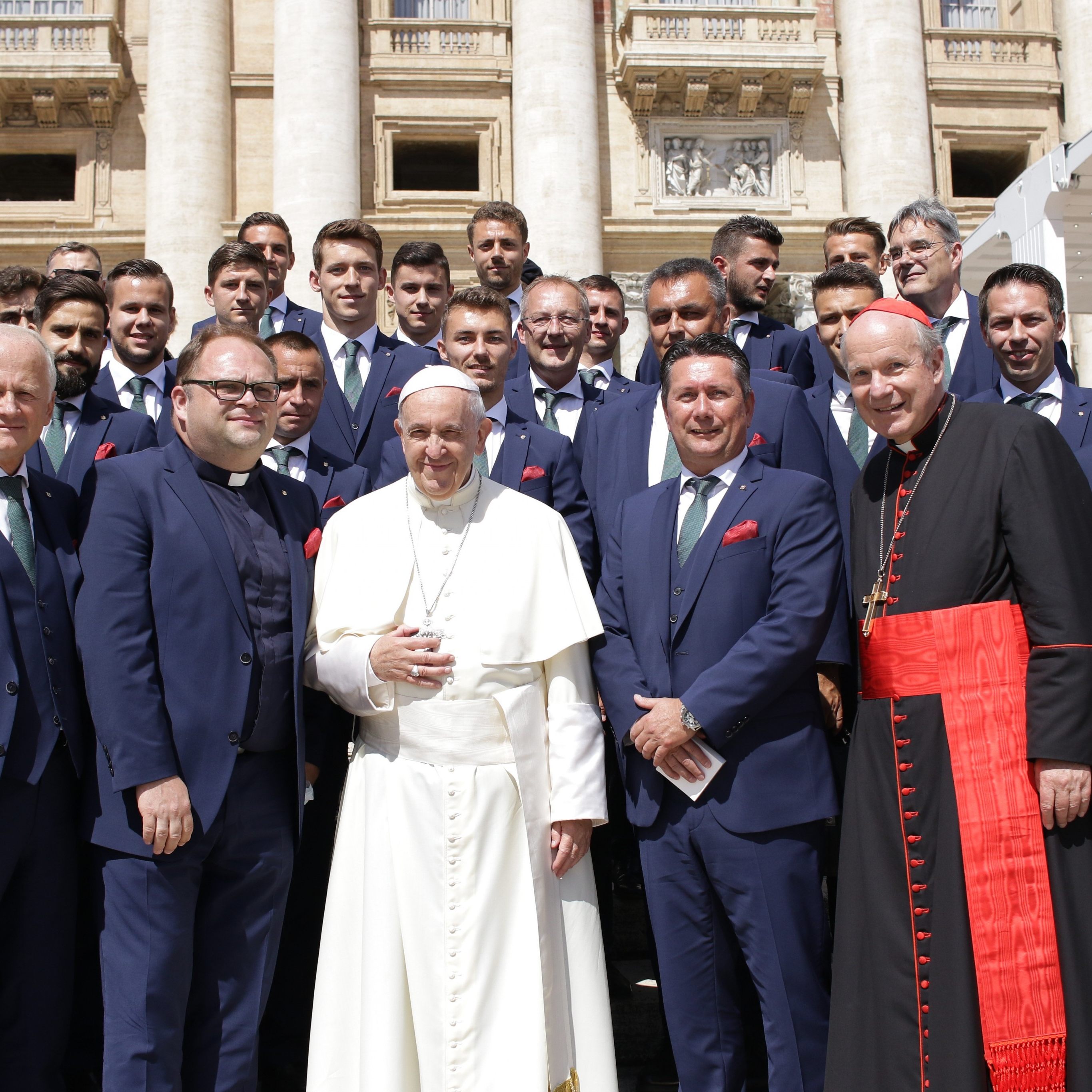 Rapid Wien war zu Besuch beim Papst im Vatikan.
