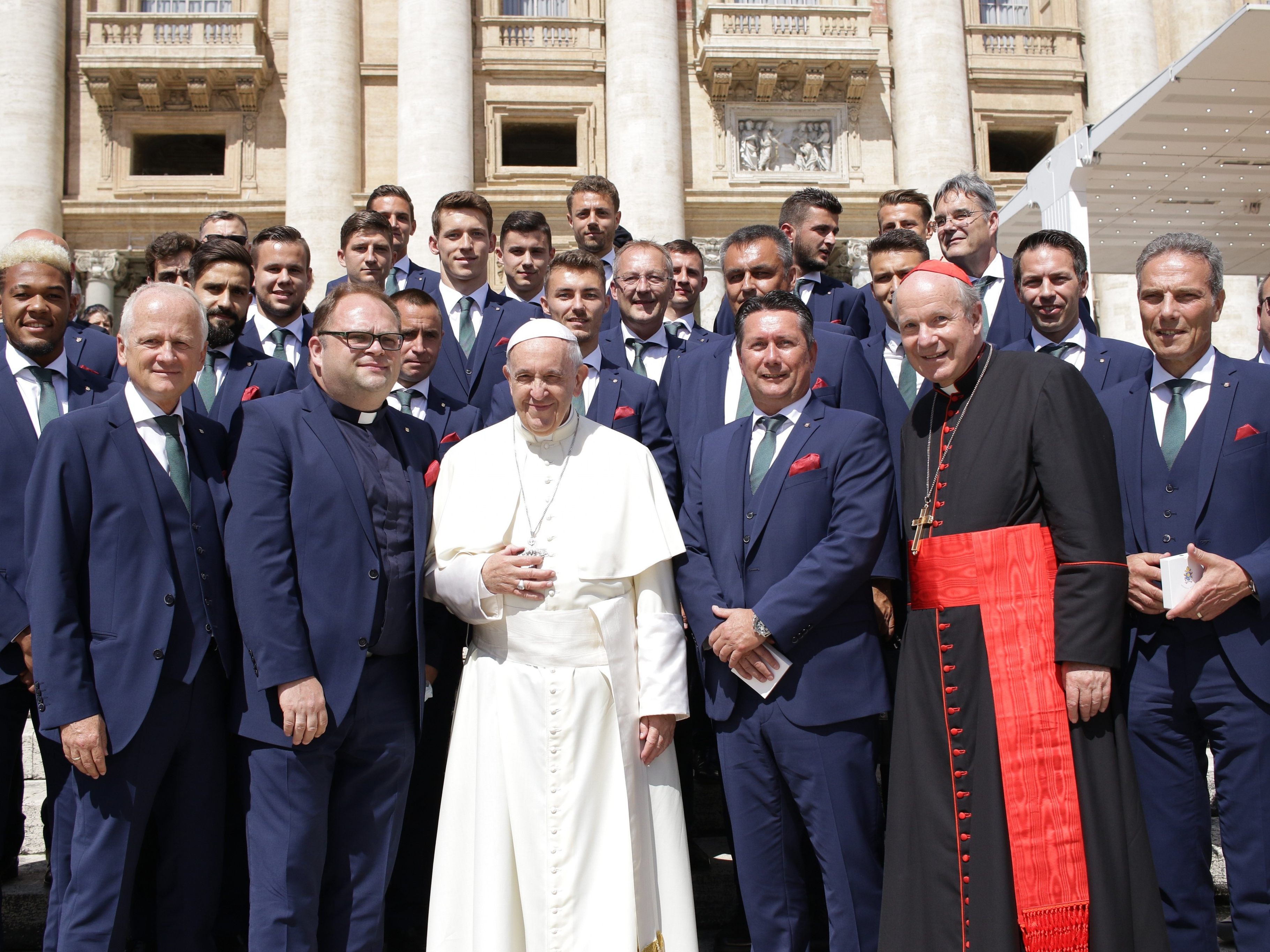 Rapid Wien war zu Besuch beim Papst im Vatikan.