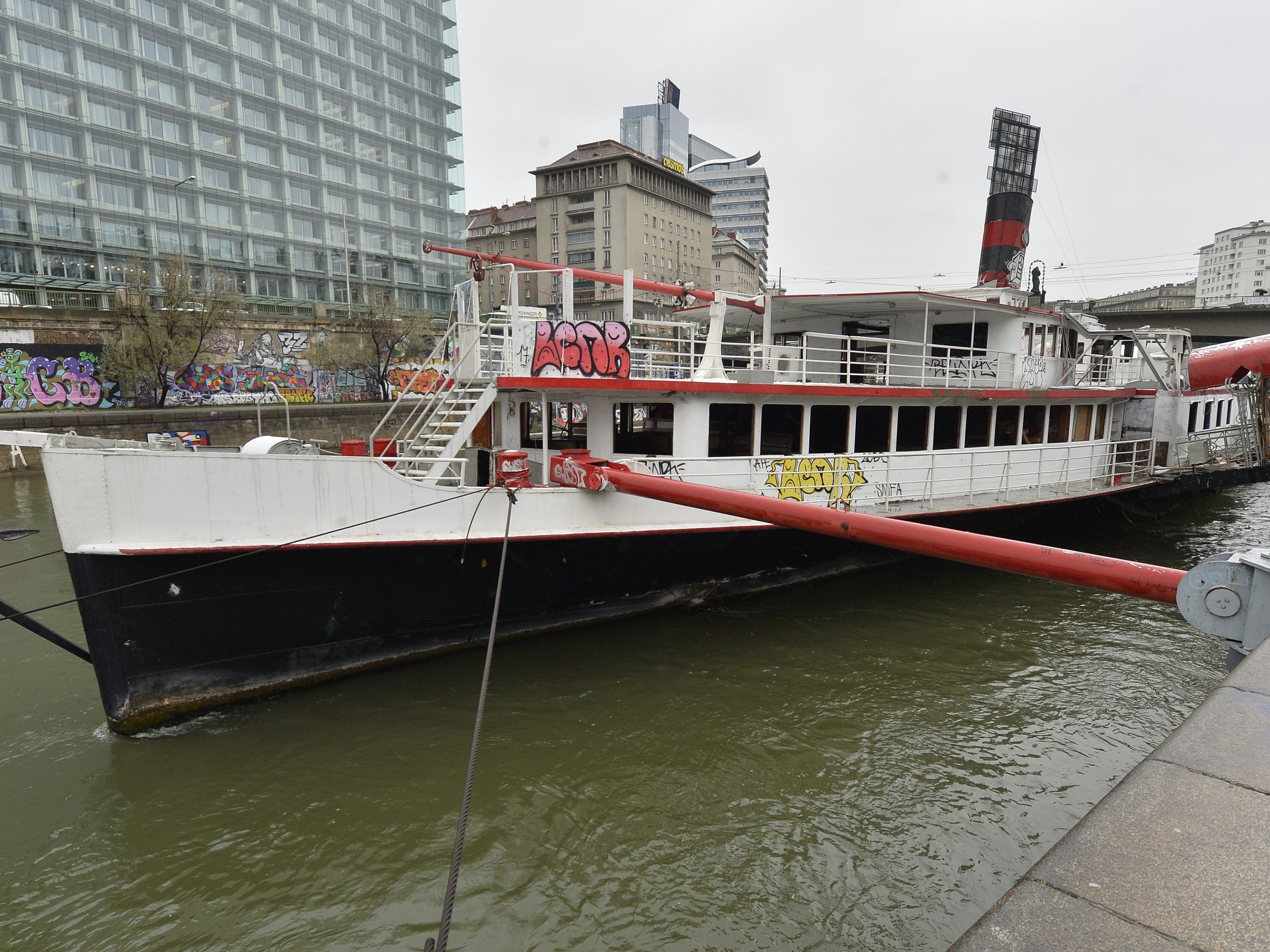Das Wiener Partyschiff "Johann Strauss" wurde versteigert. Das Wiener Partyschiff "Johann Strauss" wurde versteigert.