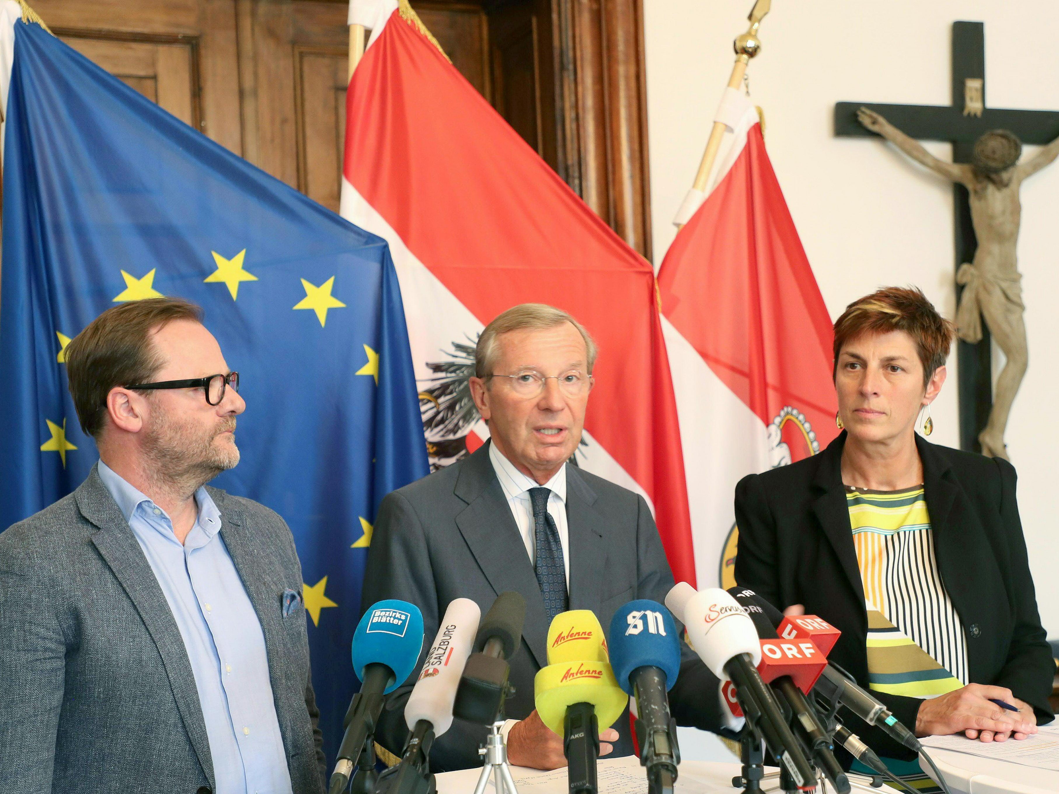 Die Parteien müssen den Regierungspakt noch absegnen. Die Parteien müssen den Regierungspakt noch absegnen.