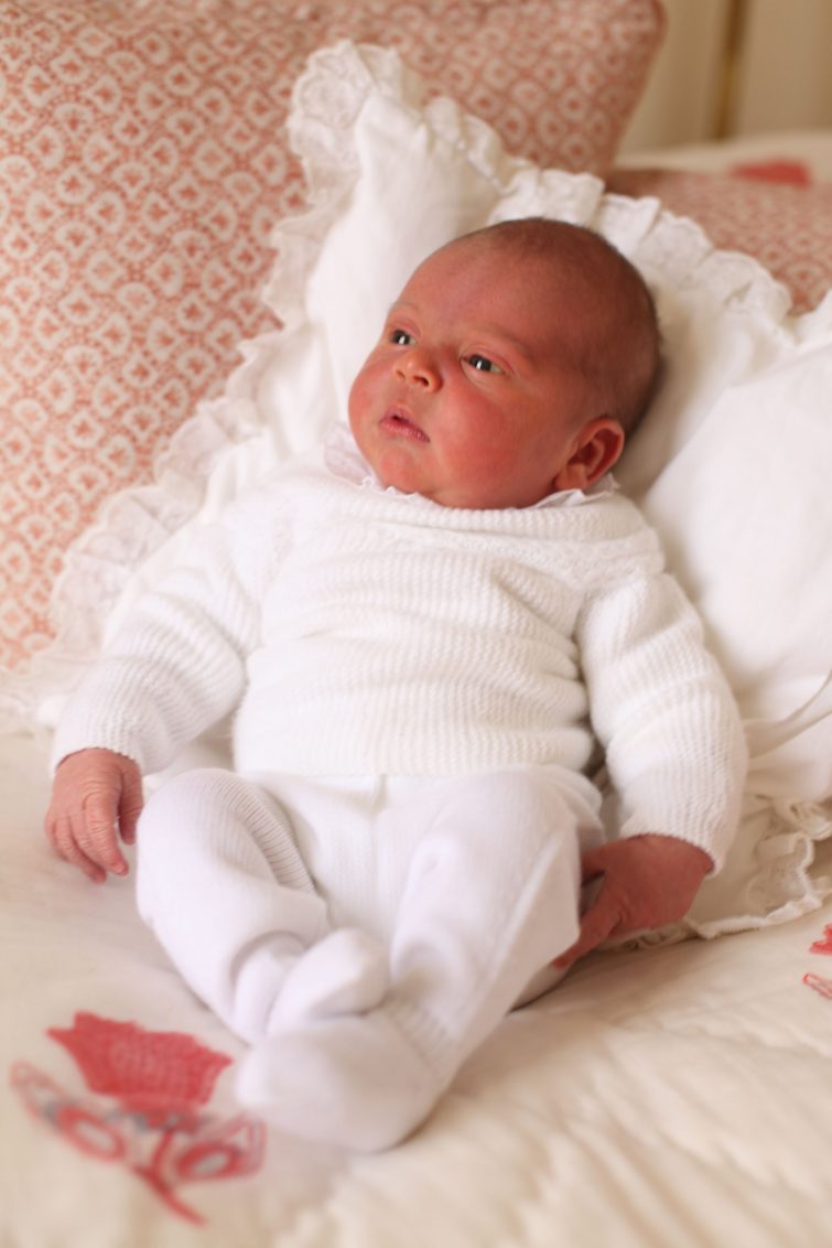 Fast hätte der kleine Prinz das Fotoshooting verschlafen. Fast hätte der kleine Prinz das Fotoshooting verschlafen.