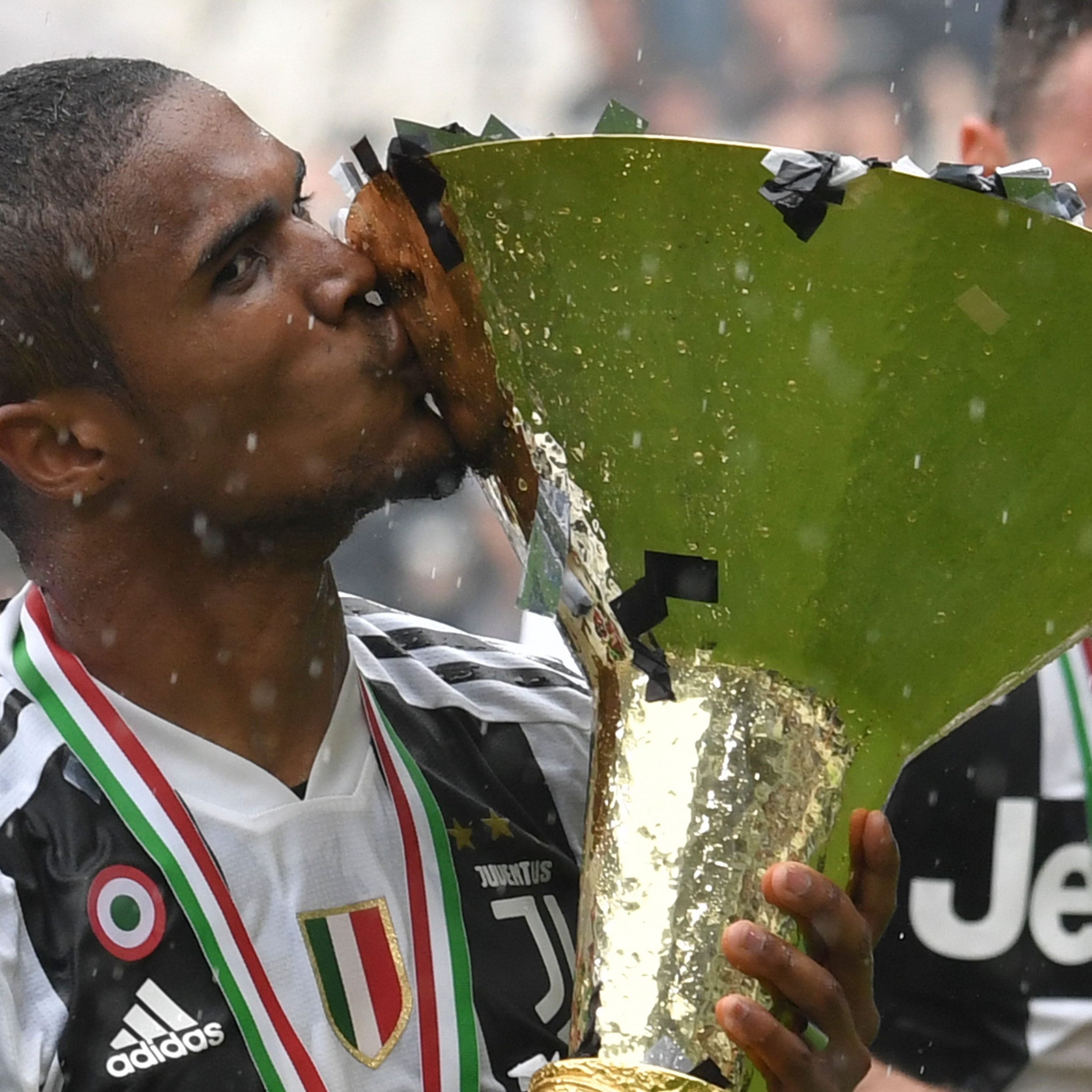 Douglas Costa ist 2 Wochen vor Wien-Auftritt verletzt.