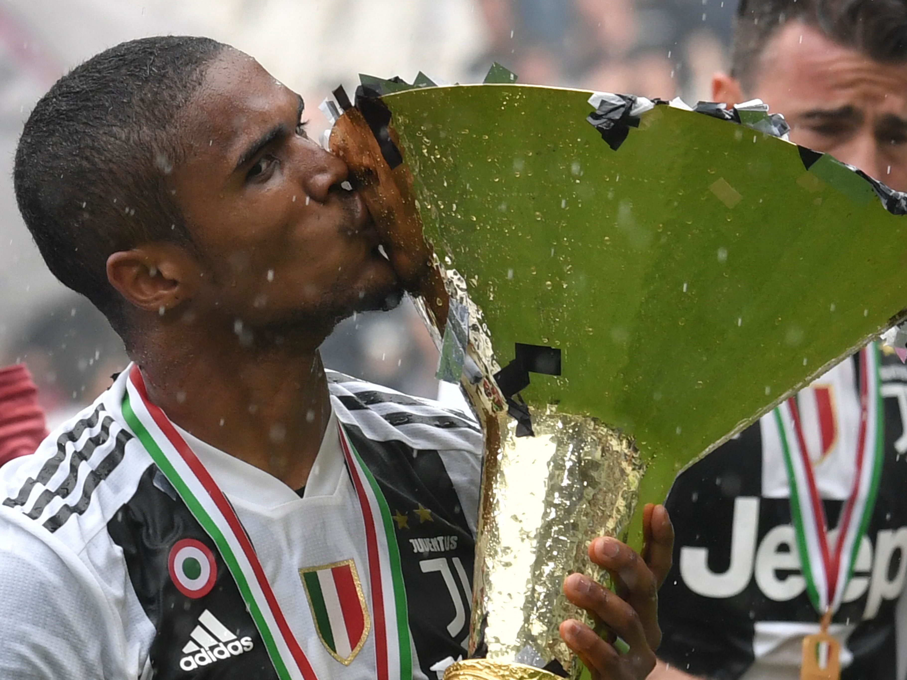 Douglas Costa ist 2 Wochen vor Wien-Auftritt verletzt.