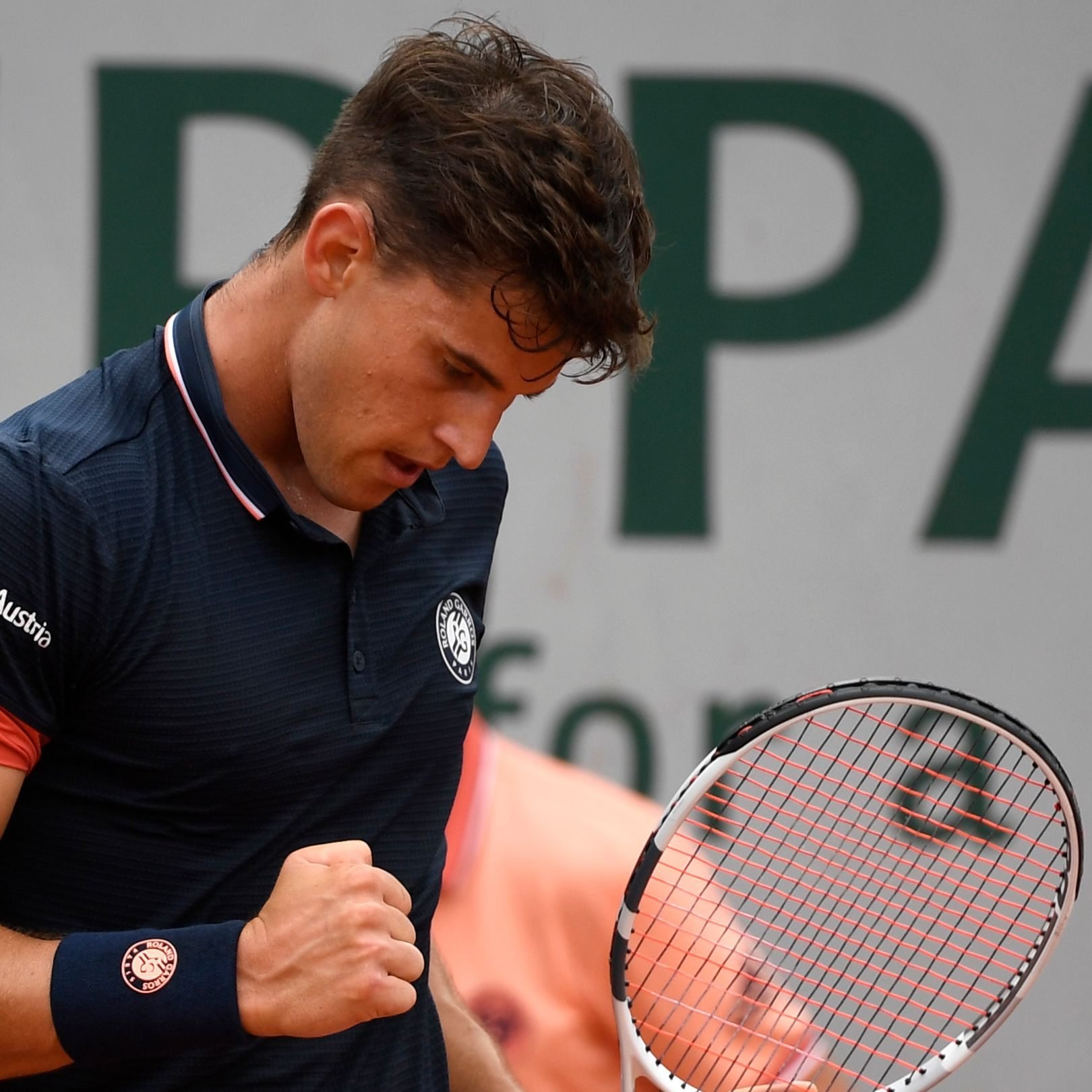 Dominic Thiem jubekt über einen gewonnenen Punkt.