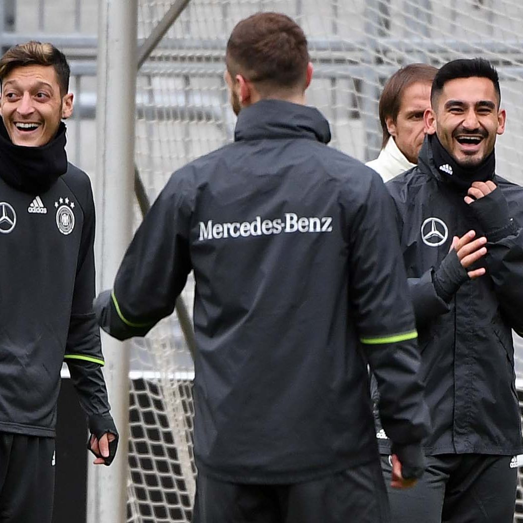 Empörung über Treffen der beiden Fußballer mit türkischem Staatschef.