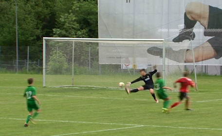 Dreifachtorschütze Luca Wieser bei seinem zweiten Treffer.