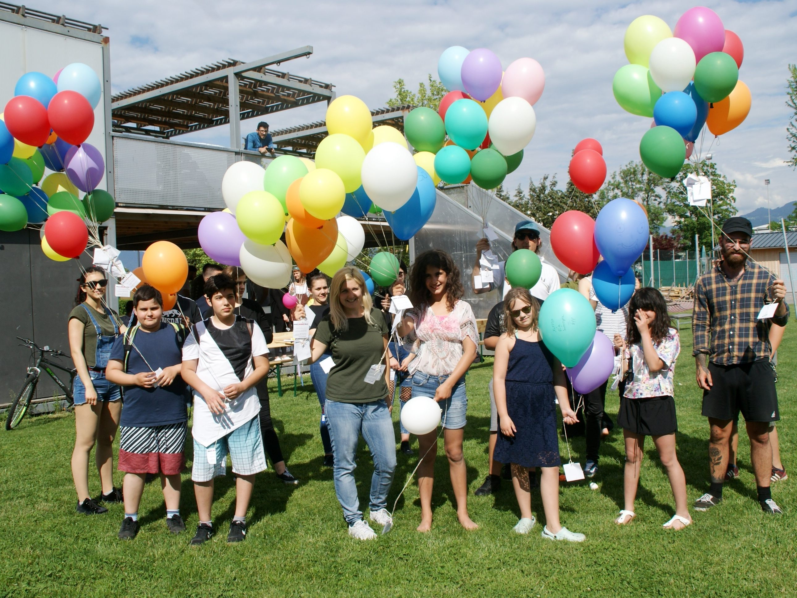 100 bunte Luftballons für Europa