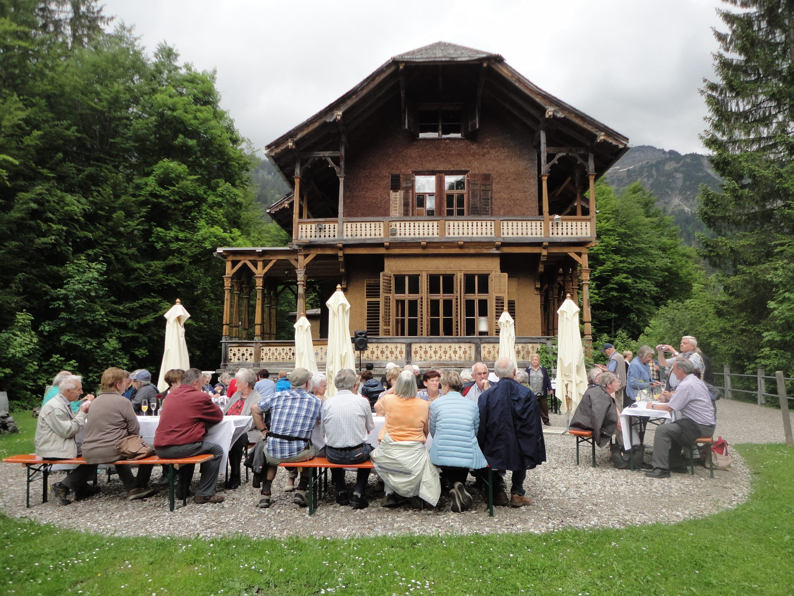 Hohe handwerkliche Kunst aus dem Bregenzerwald! Hohe handwerkliche Kunst aus dem Bregenzerwald!